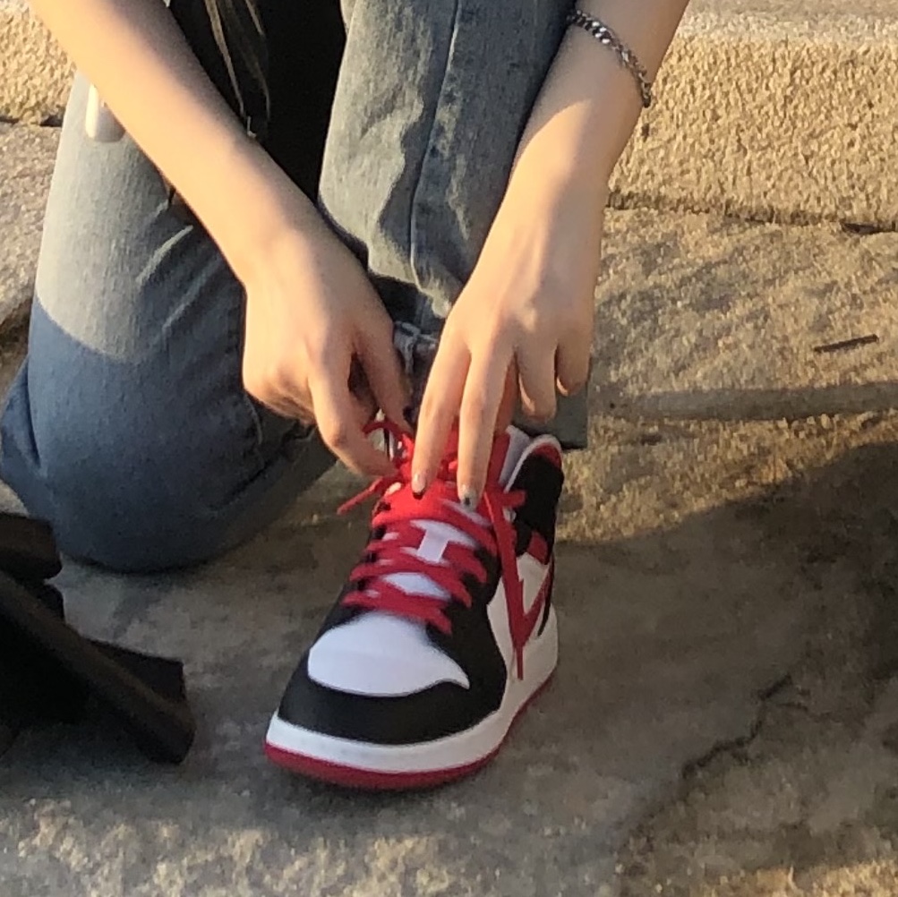(GS) Jordan 1 Mid Very Berry  착용 스타일 - 3