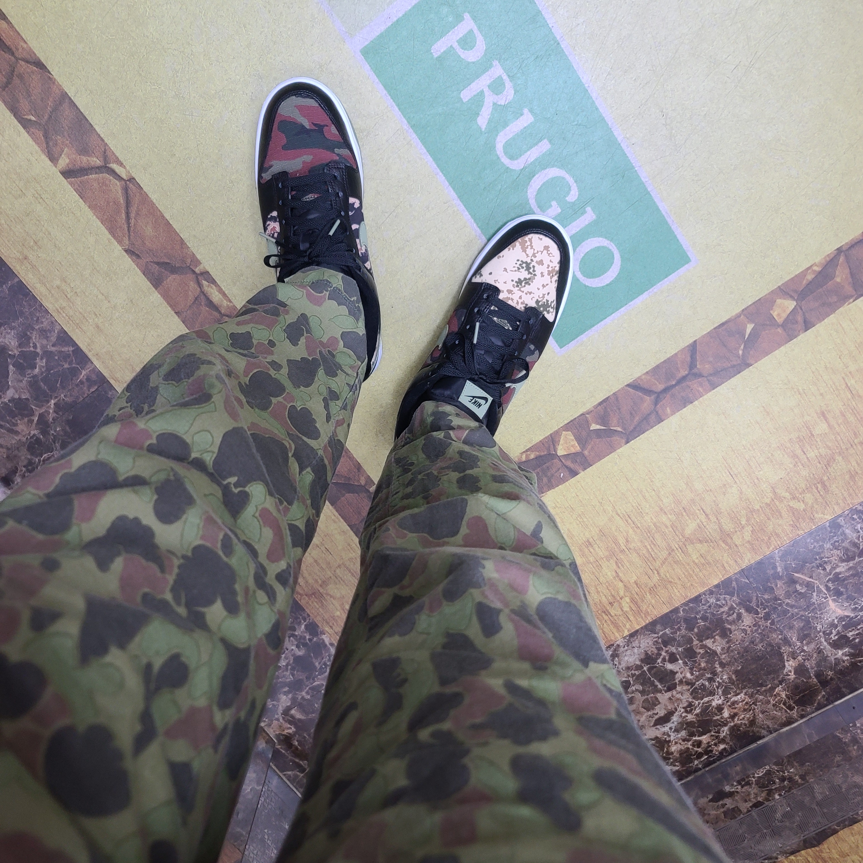 Nike Dunk Low SE Black Multi Camo 착용 스타일