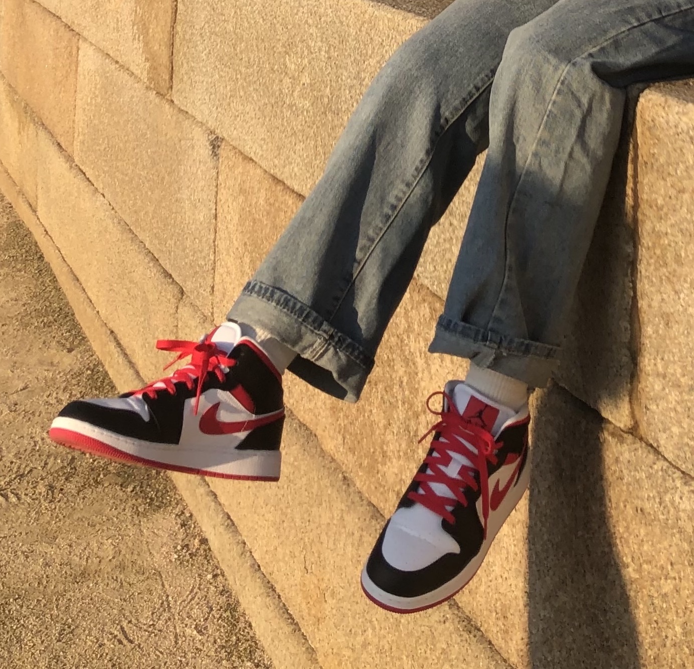 (GS) Jordan 1 Mid Very Berry  착용 스타일 - 2