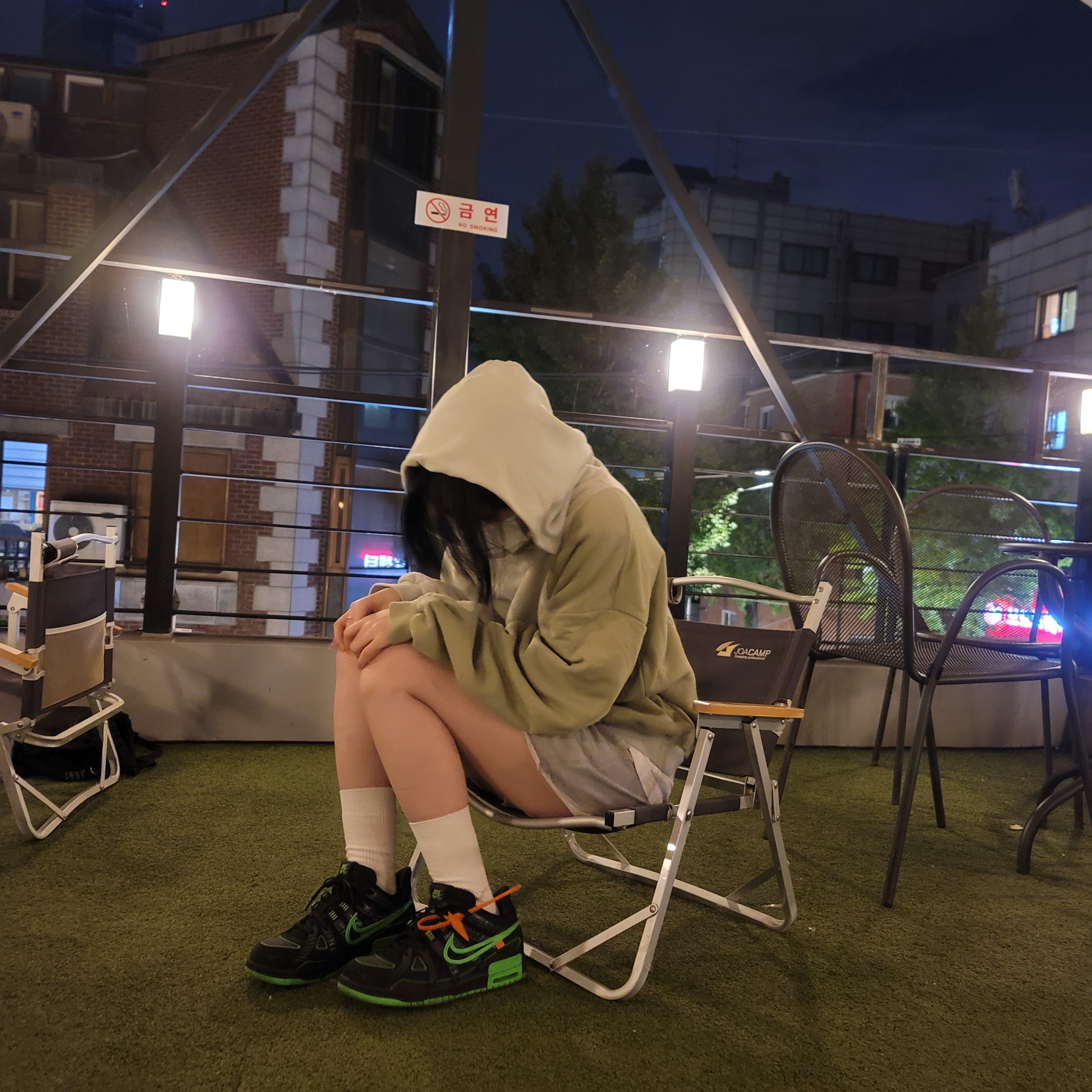 Nike x Off-White Air Force 1 Low Volt, Nike x Off-White Air Rubber Dunk Green Strike 착용 스타일 - 2