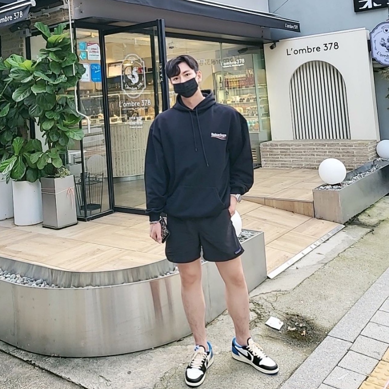 Jordan 1 x Travis Scott x Fragment Retro Low OG SP Military Blue 착용 스타일