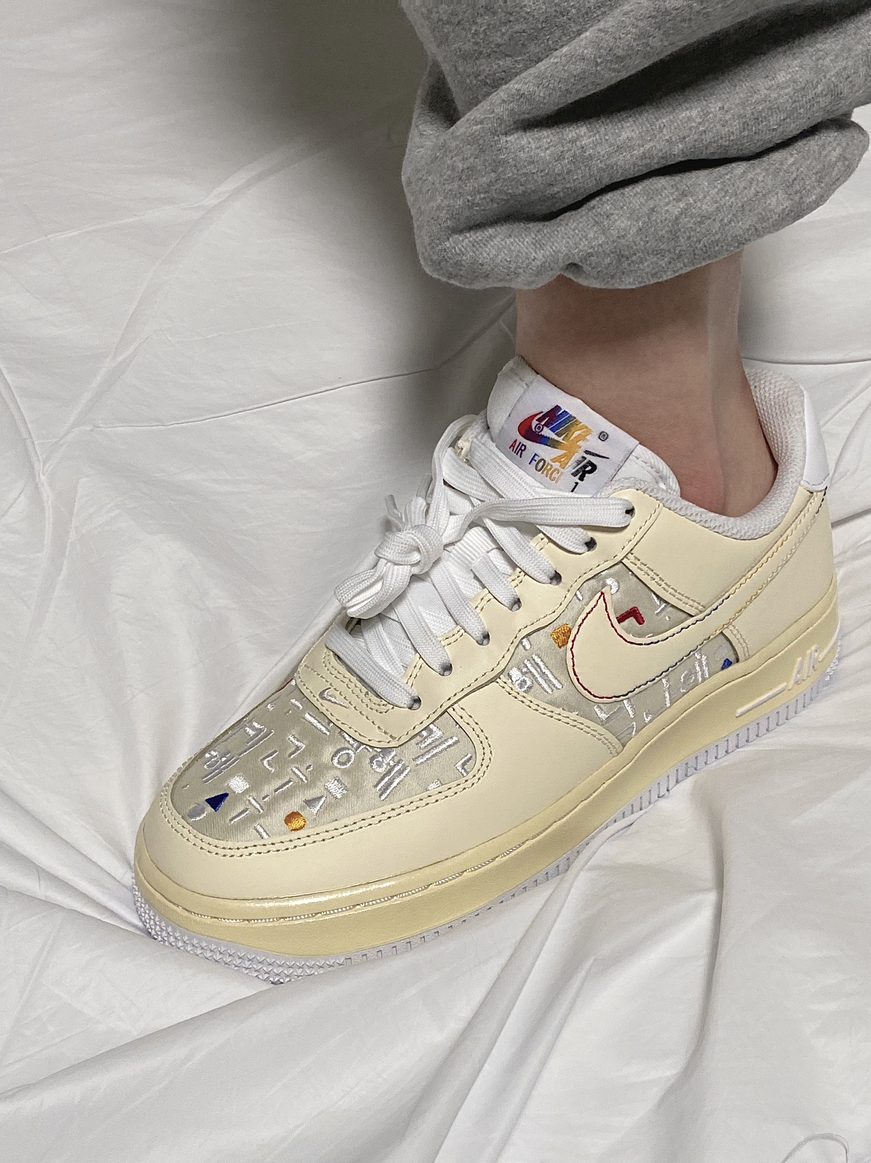 (W) Nike Air Force 1 '07 LV8 Hangul Day 착용 스타일 - 2