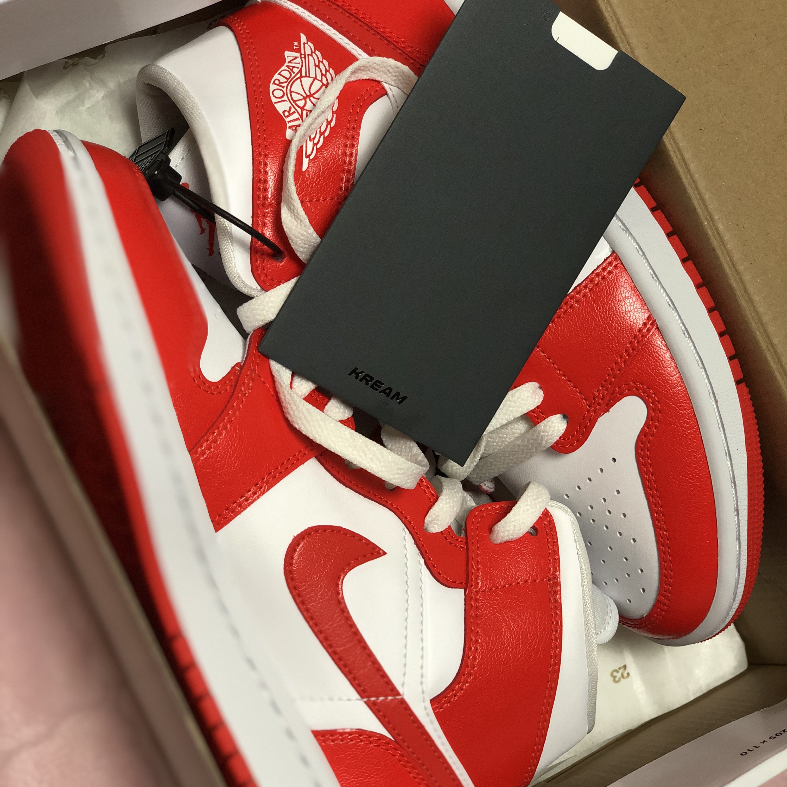 (W) Jordan 1 Mid Habanero Red 착용 스타일 - 1