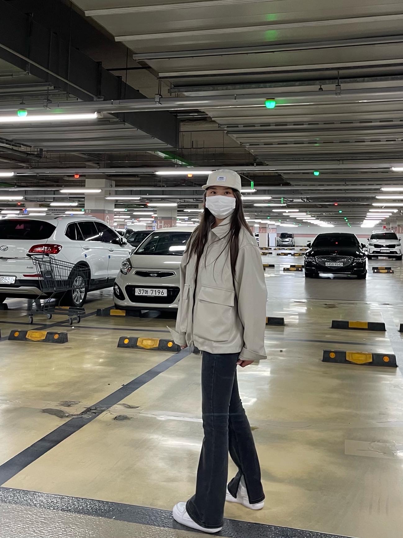 (W) Nike Air Force 1 Shadow Triple White 착용 스타일 - 2