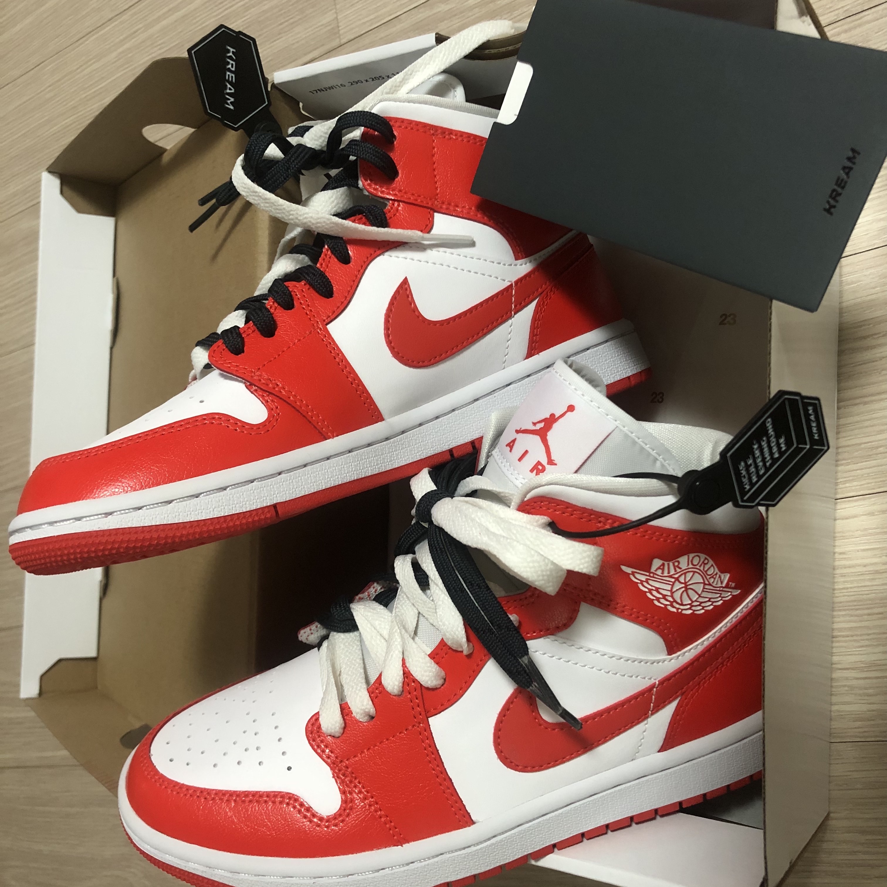(W) Jordan 1 Mid Habanero Red 착용 스타일 - 2