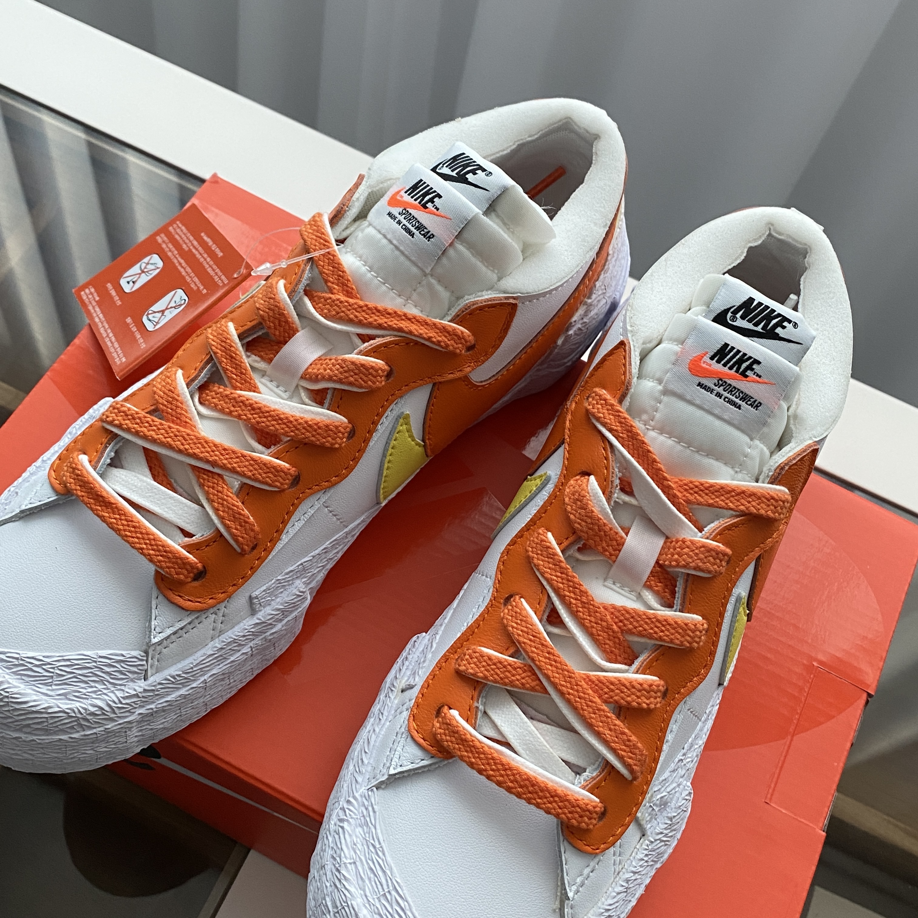 Nike x Sacai Blazer Low Magma Orange 착용 스타일 - 2