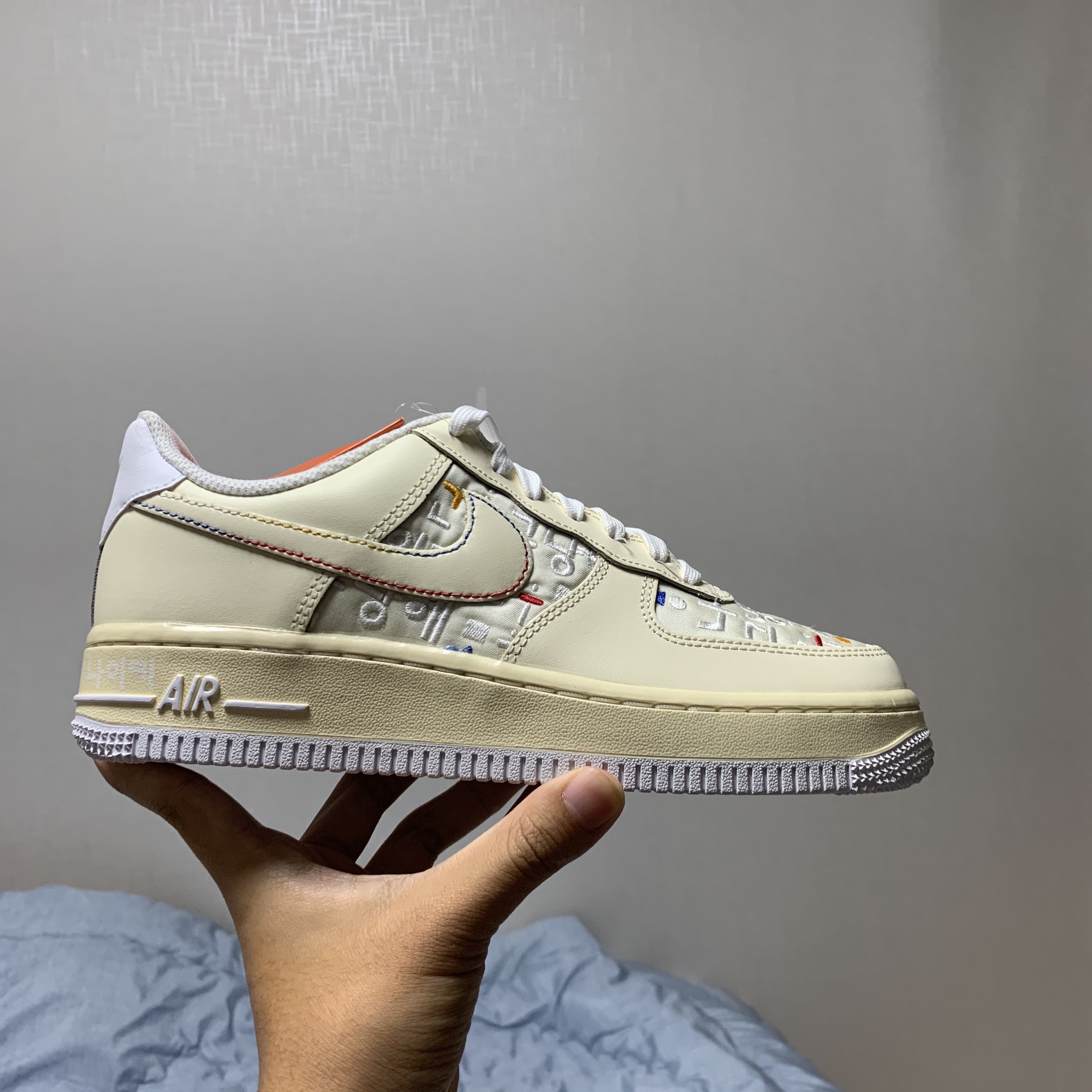 (W) Nike Air Force 1 '07 LV8 Hangul Day 착용 스타일 - 2