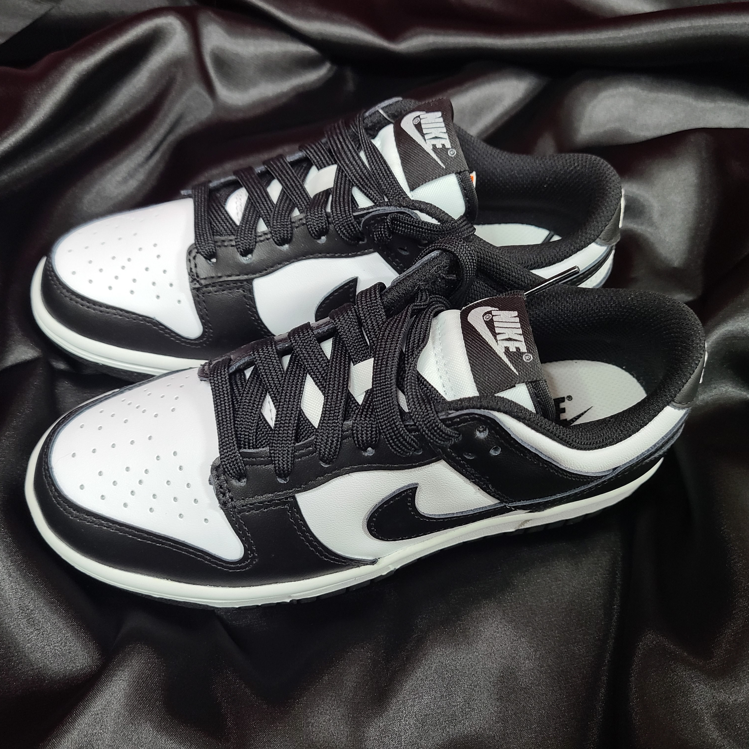 (W) Nike Dunk Low Black 착용 스타일 - 2
