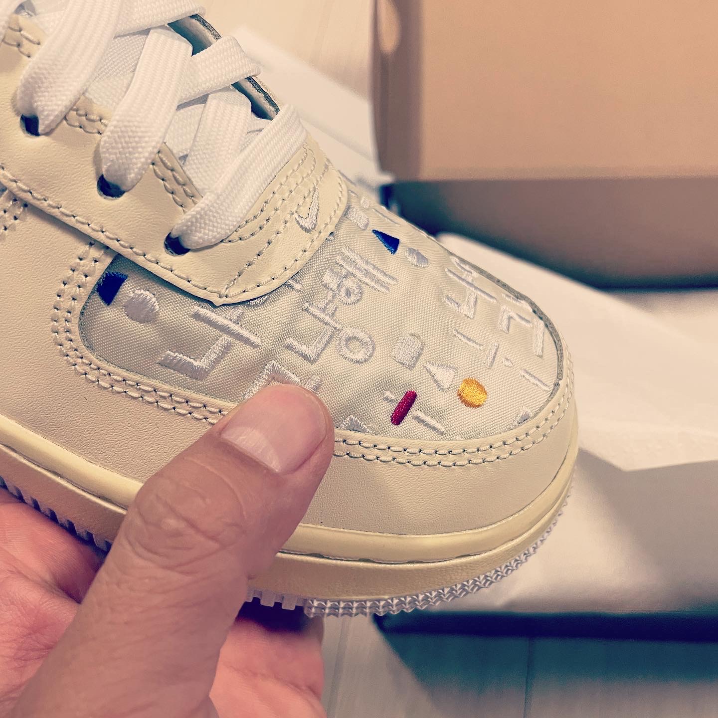 (W) Nike Air Force 1 '07 LV8 Hangul Day 착용 스타일 - 2