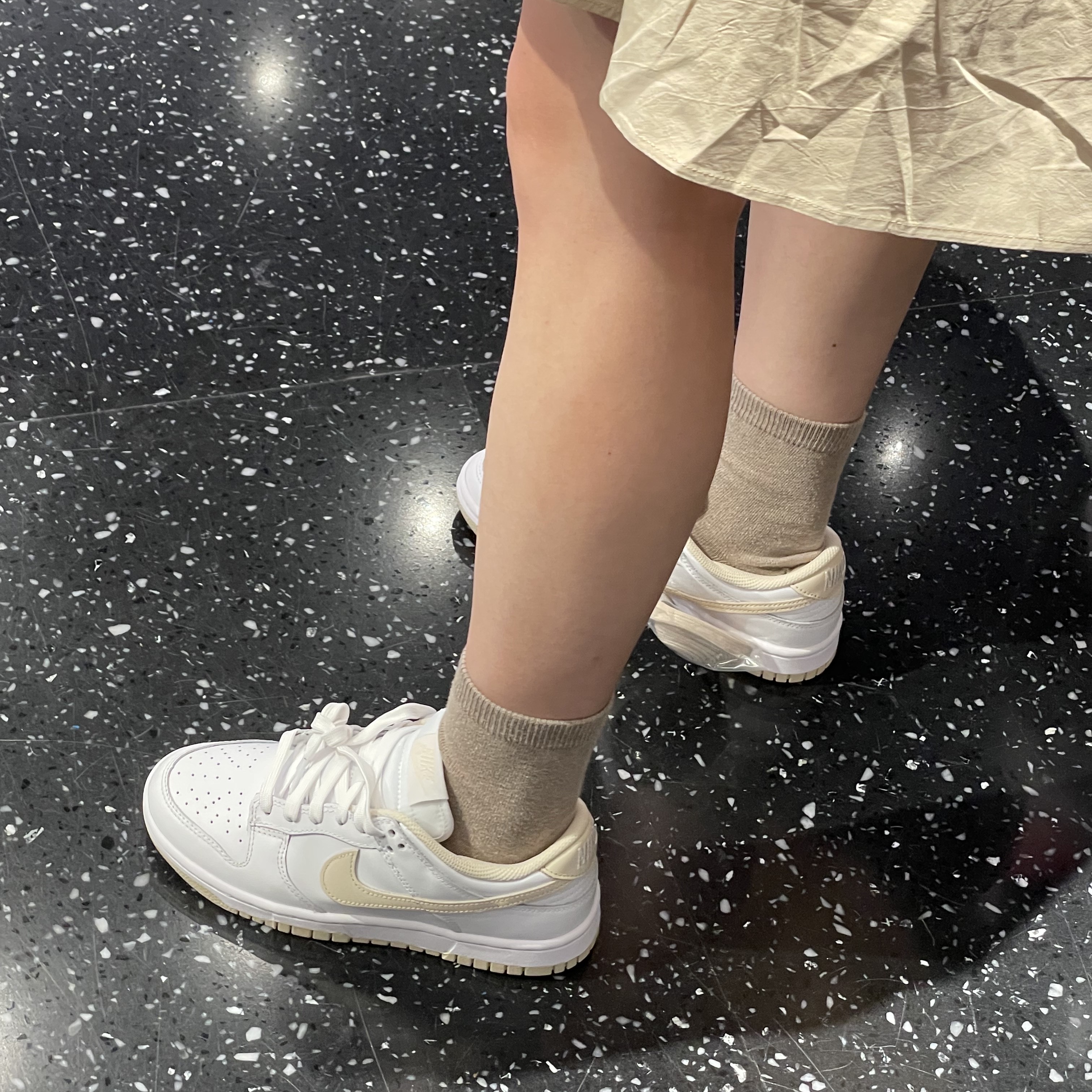 (W) Nike Dunk Low Pearl White 착용 스타일 - 3