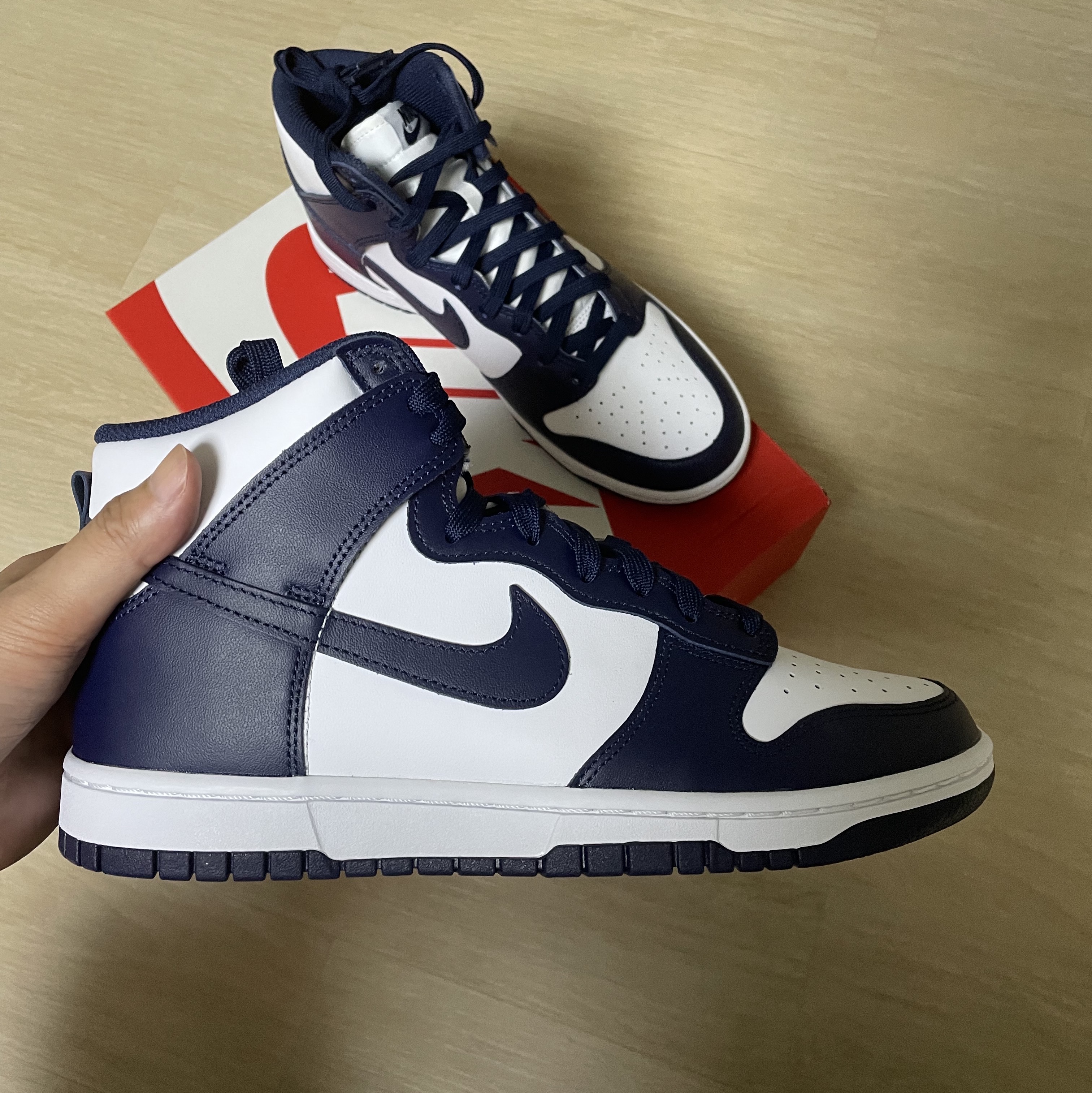 Nike Dunk High Retro Championship Navy 착용 스타일 - 2