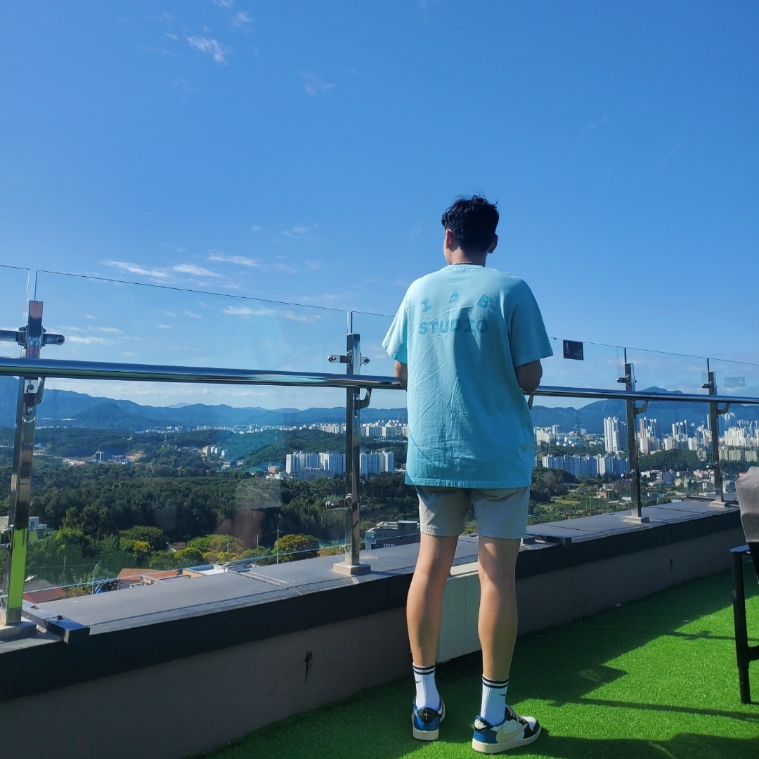 Jordan 1 x Travis Scott x Fragment Retro Low OG SP Military Blue, IAB Studio Pigment T-Shirt Cyan 착용 스타일