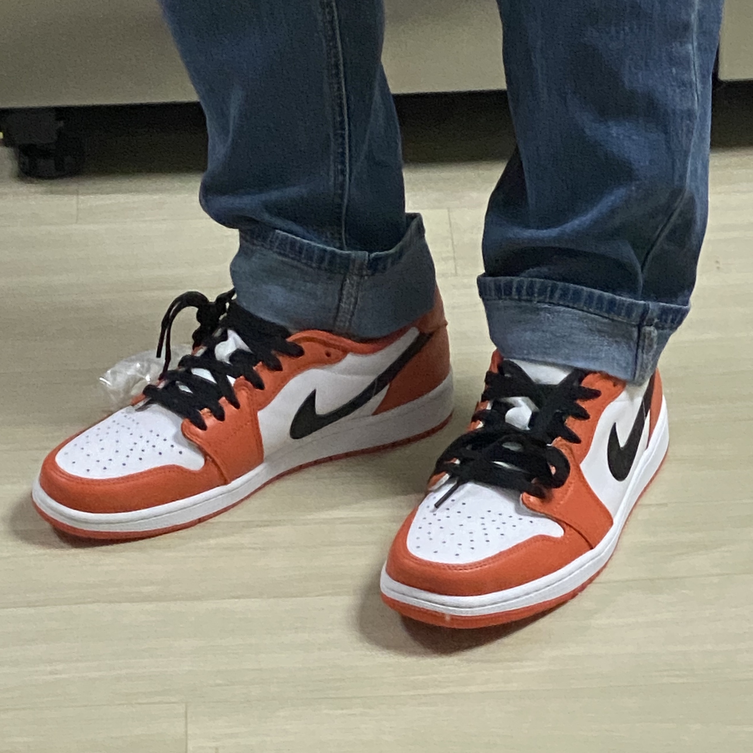 Jordan 1 Low OG Starfish 착용 스타일 - 3