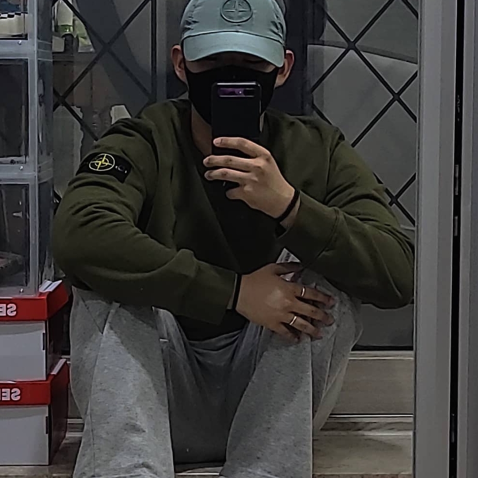 Stone Island 99576 Nylon Metal 6-Panel Cap Aqua - 21SS, Stone Island 63051 Crewneck Sweatshirt Olive Green - 21SS 착용 스타일