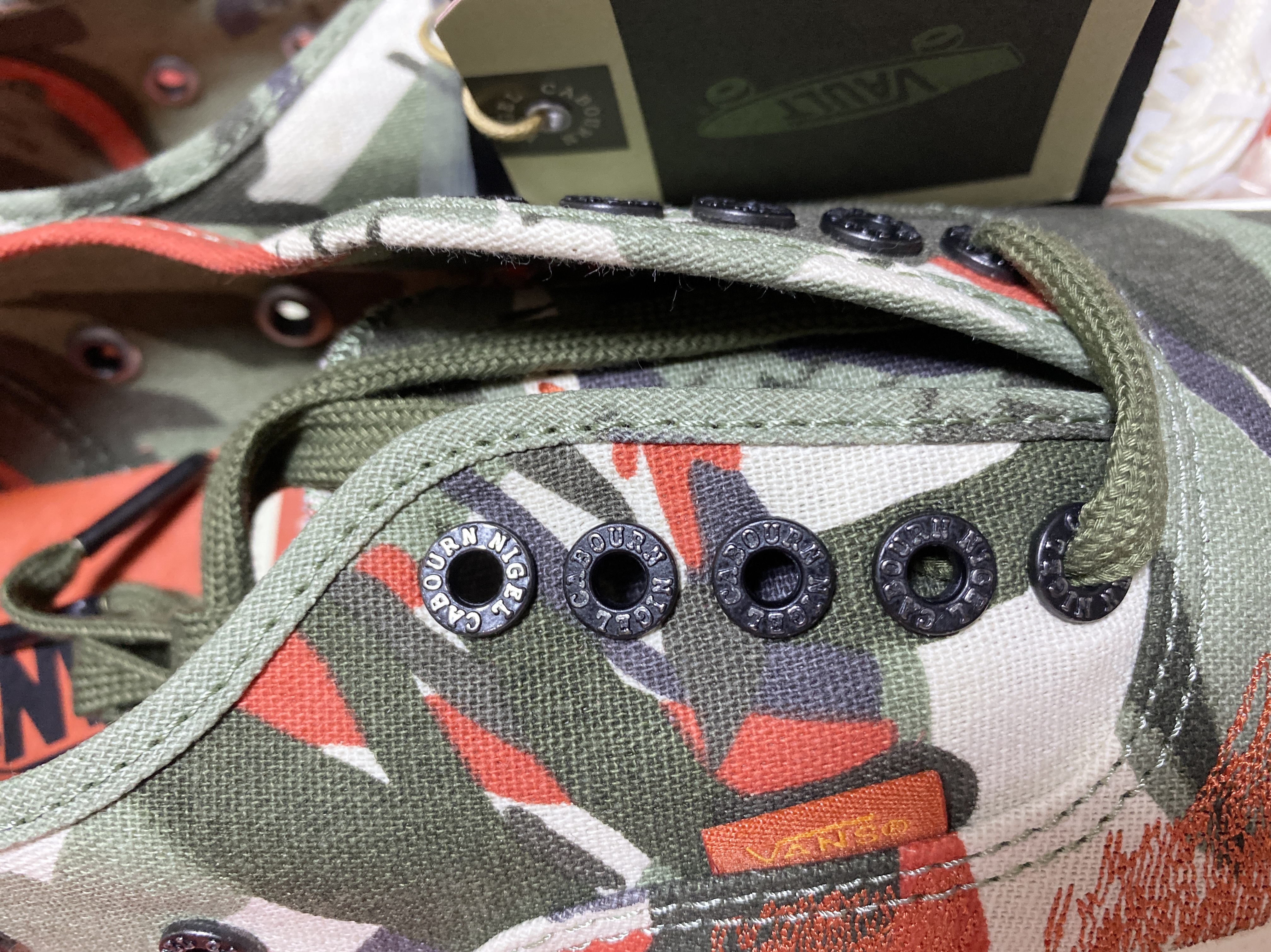 Vans Vault x Nigel Cabourn OG Authentic LX Army Green Camo 착용 스타일 - 4