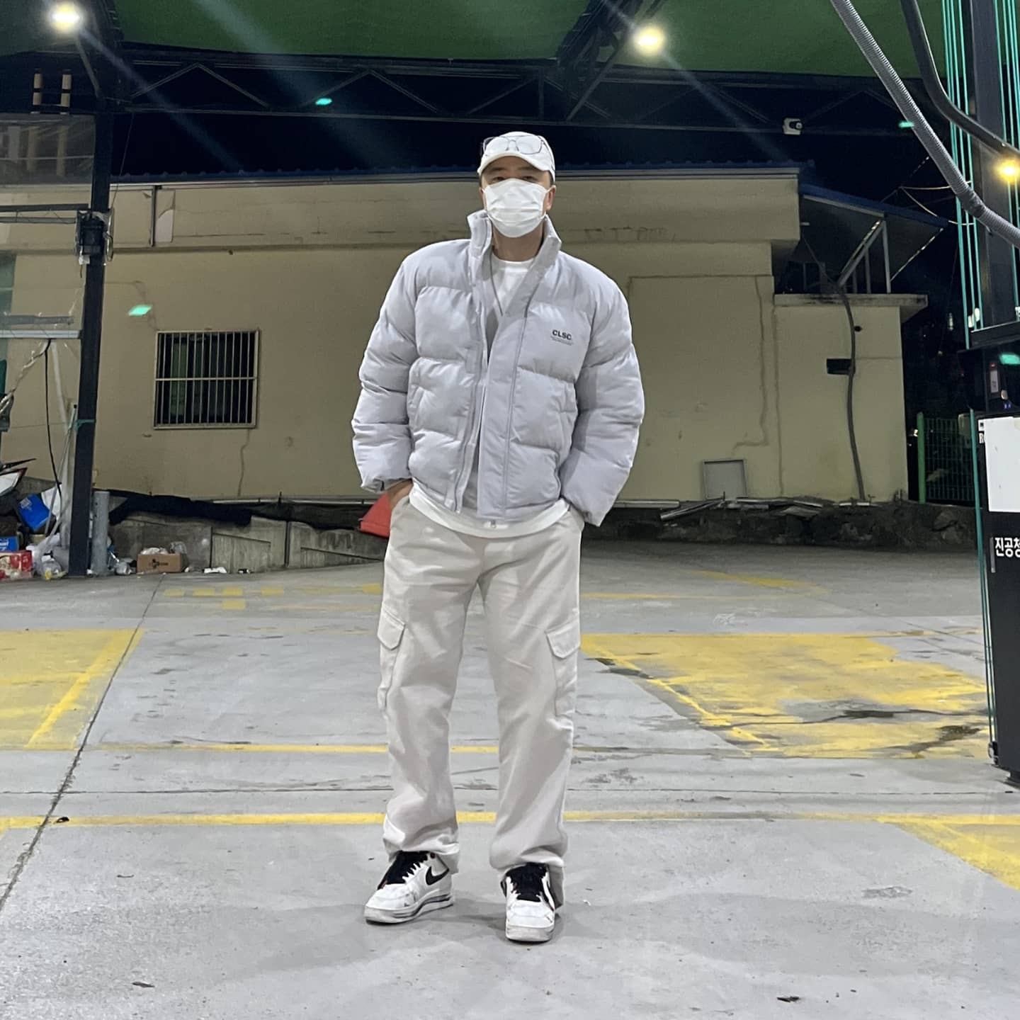 Nike x Peaceminusone Air Force 1 Low Para-Noise 2.0, Nike x Drake Nocta Cardinal Stock Essential Cap White 착용 스타일 - 2