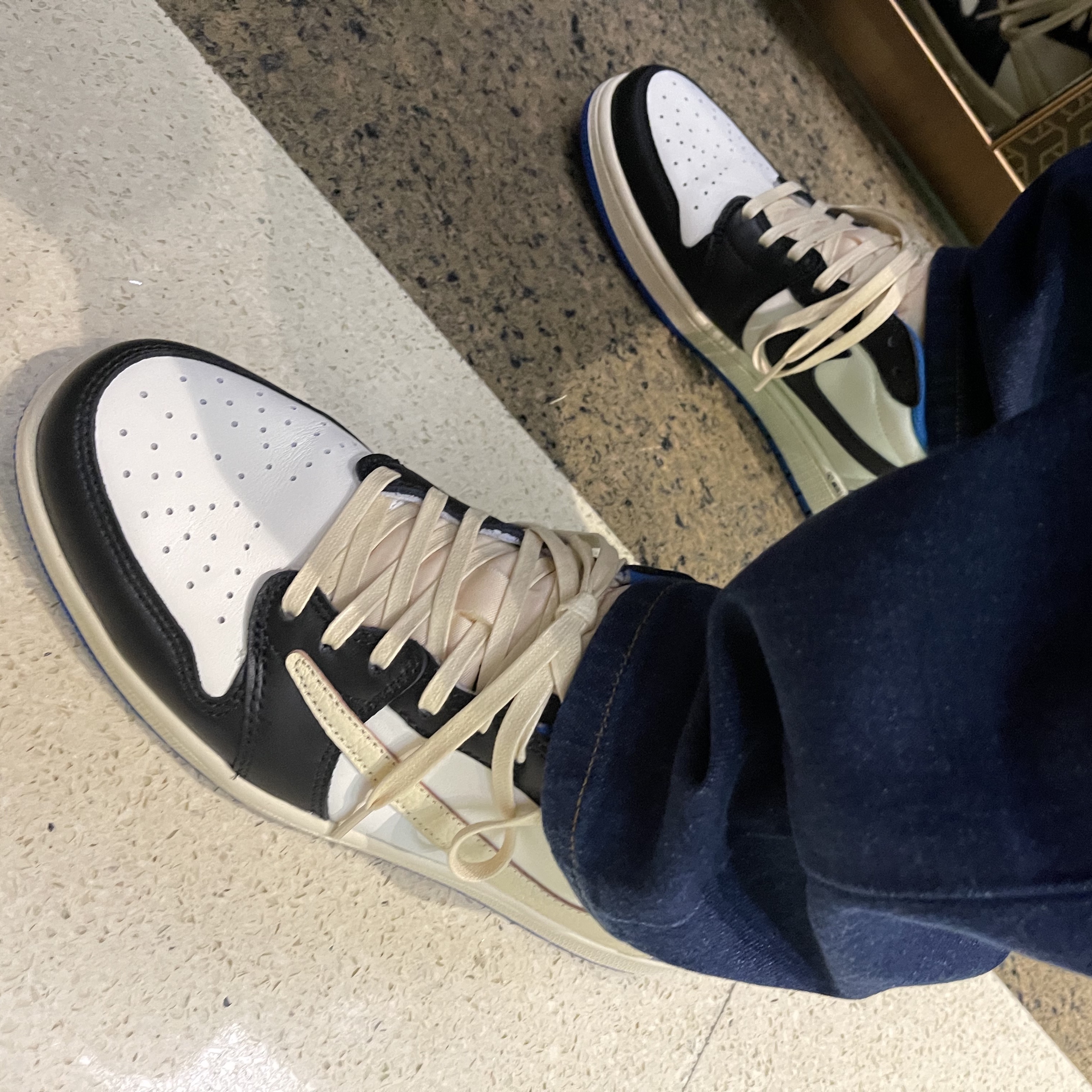 Jordan 1 x Travis Scott x Fragment Retro Low OG SP Military Blue 착용 스타일 - 2