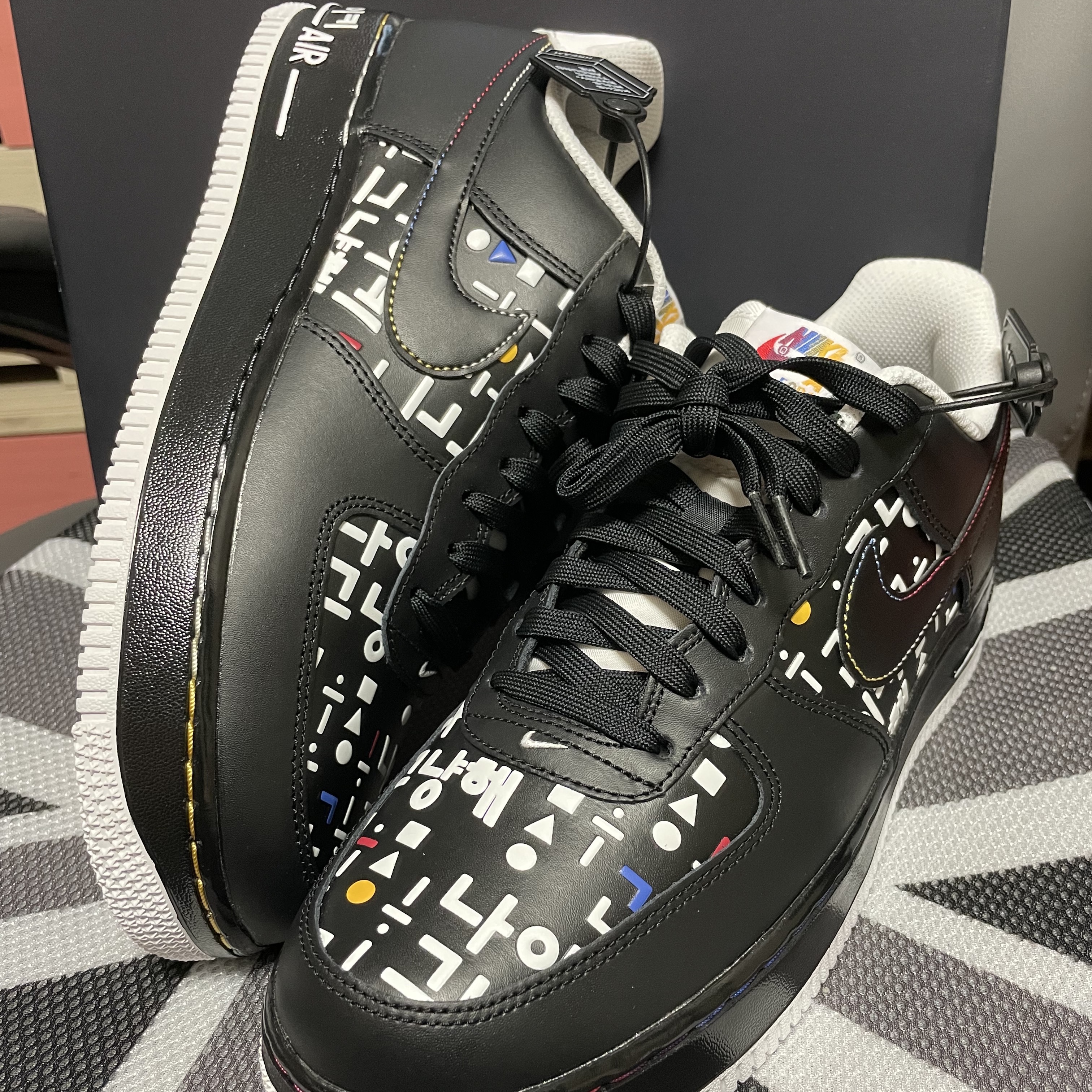 Nike Air Force 1 '07 LV8 Hangul Day 착용 스타일 - 2