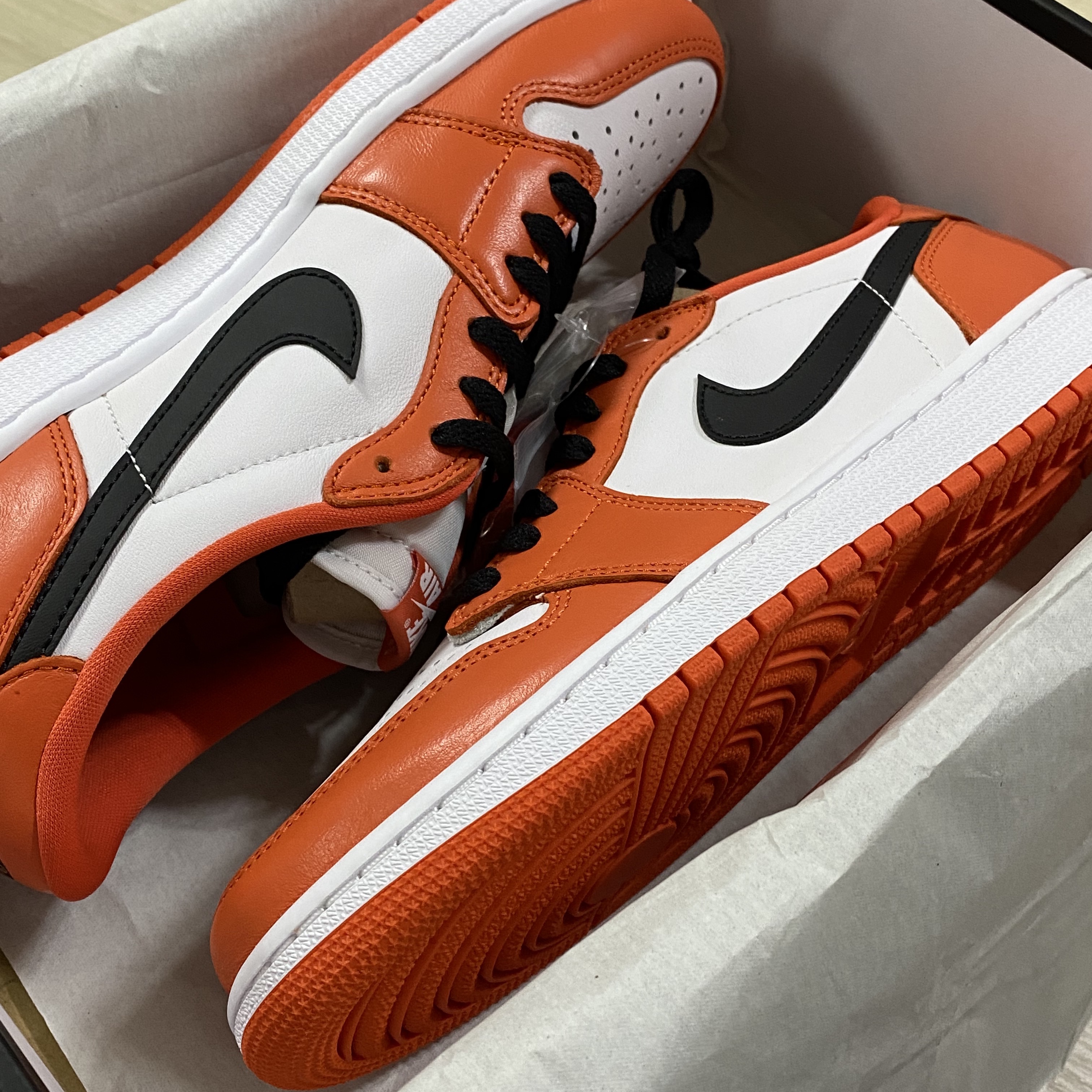 Jordan 1 Low OG Starfish 착용 스타일 - 1