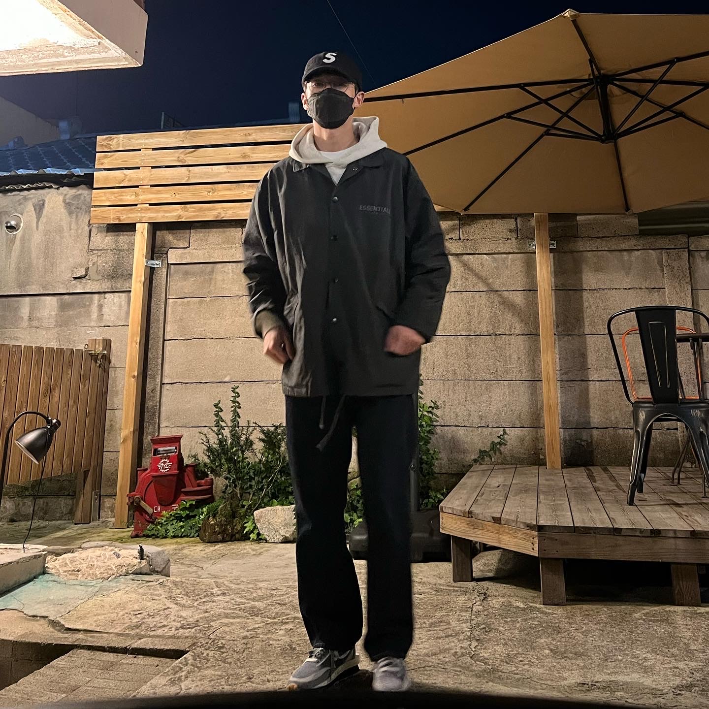 Nike x Sacai x Clot LDWaffle Cool Grey, Essentials Coach Jacket Black - 21SS 착용 스타일 - 1