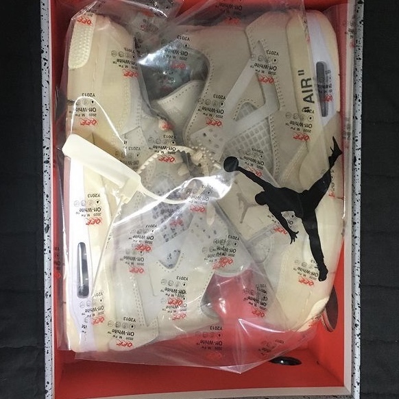 (W) Jordan 4 x Off-White Retro SP Sail 착용 스타일 - 3