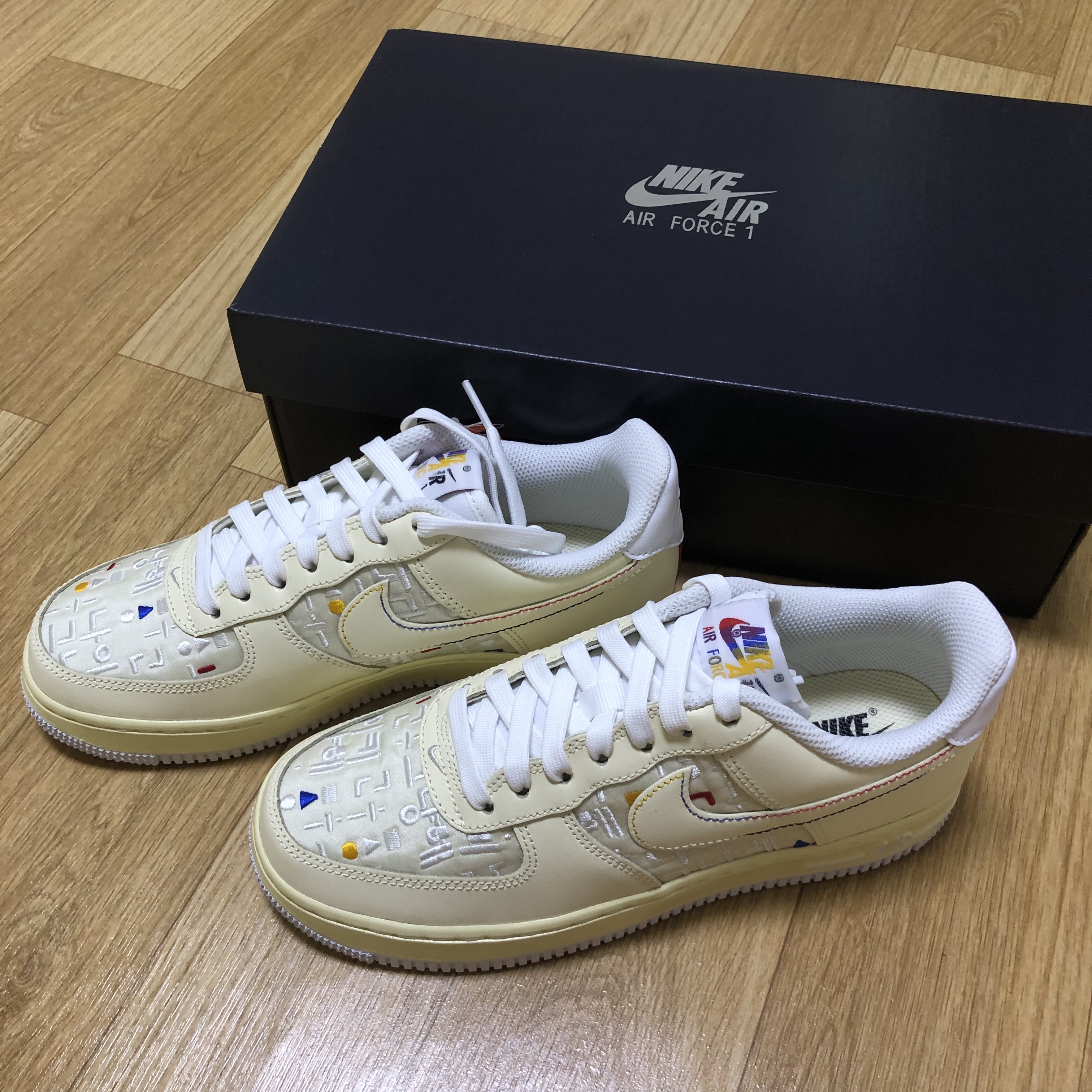 (W) Nike Air Force 1 '07 LV8 Hangul Day 착용 스타일 - 4