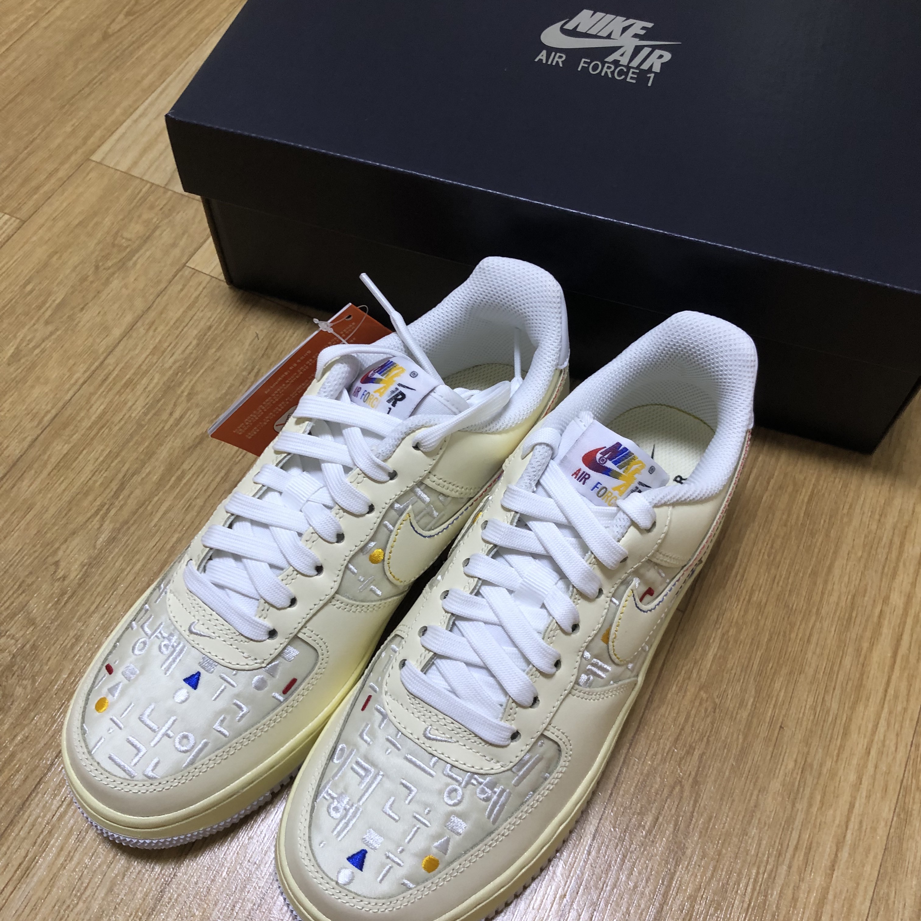 (W) Nike Air Force 1 '07 LV8 Hangul Day 착용 스타일 - 5