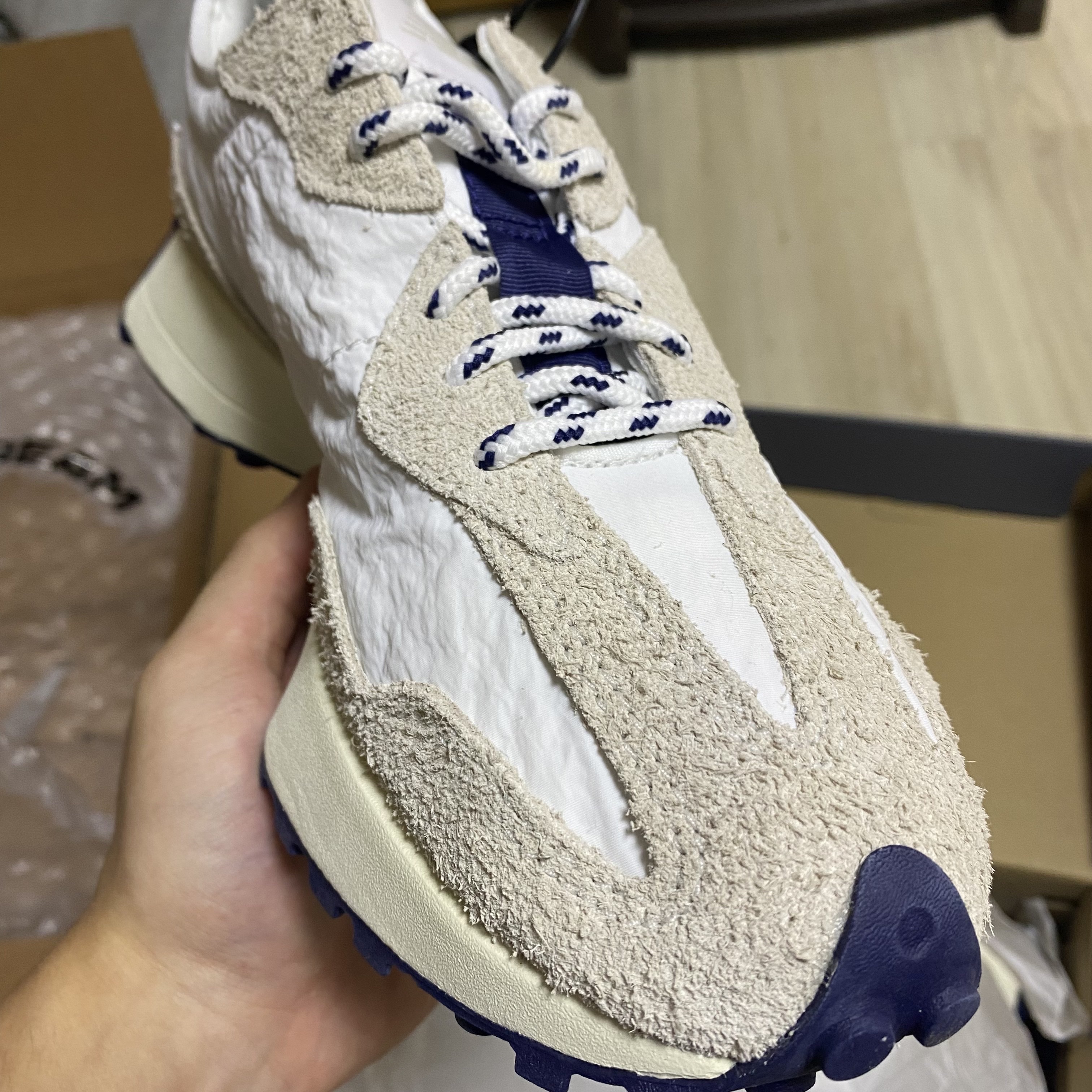 New Balance 327 Moonbeam White 착용 스타일 - 2