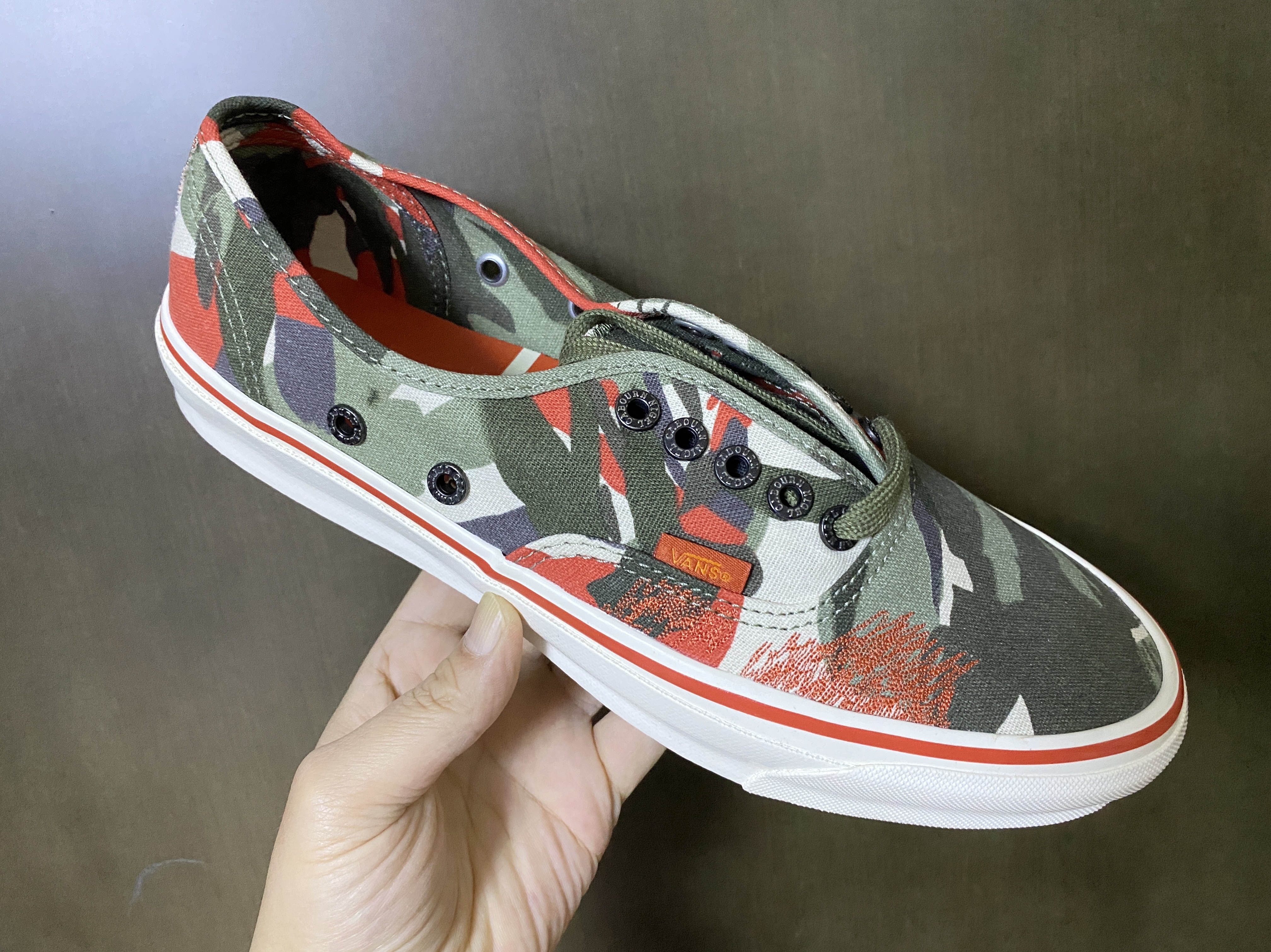 Vans Vault x Nigel Cabourn OG Authentic LX Army Green Camo 착용 스타일 - 2