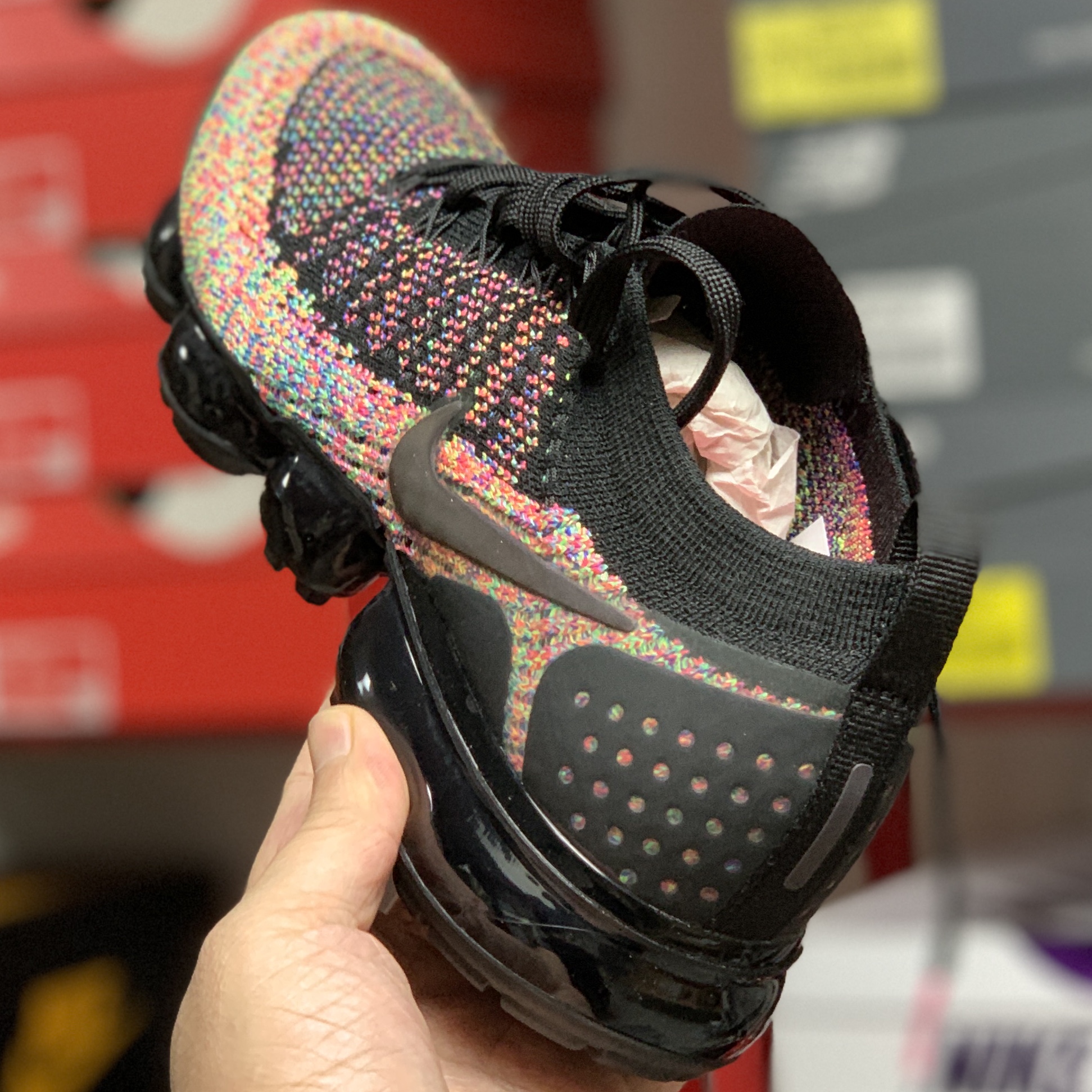 Nike Air VaporMax Flyknit 2 Black Multi-Color 착용 스타일 - 2