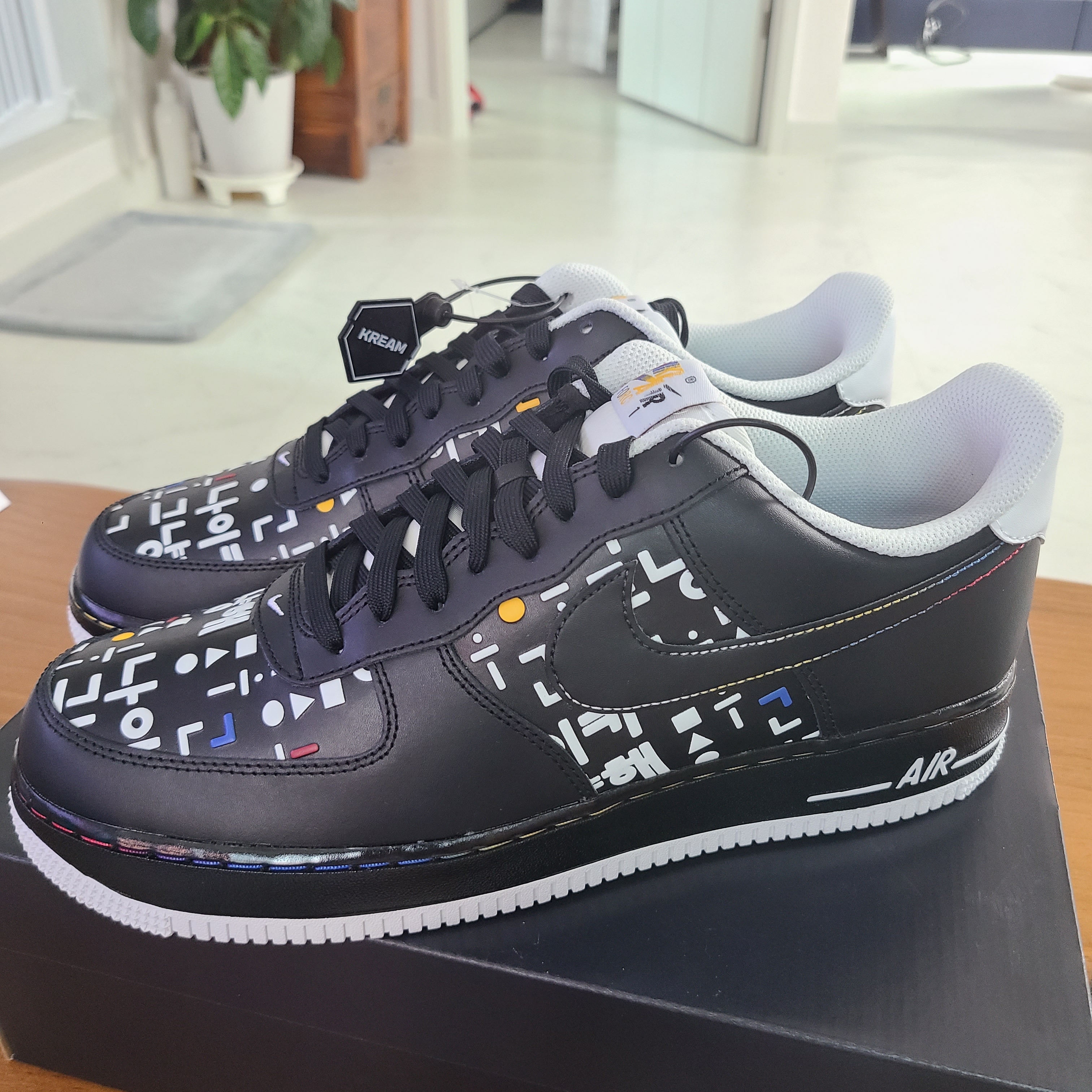 Nike Air Force 1 '07 LV8 Hangul Day 착용 스타일 - 3