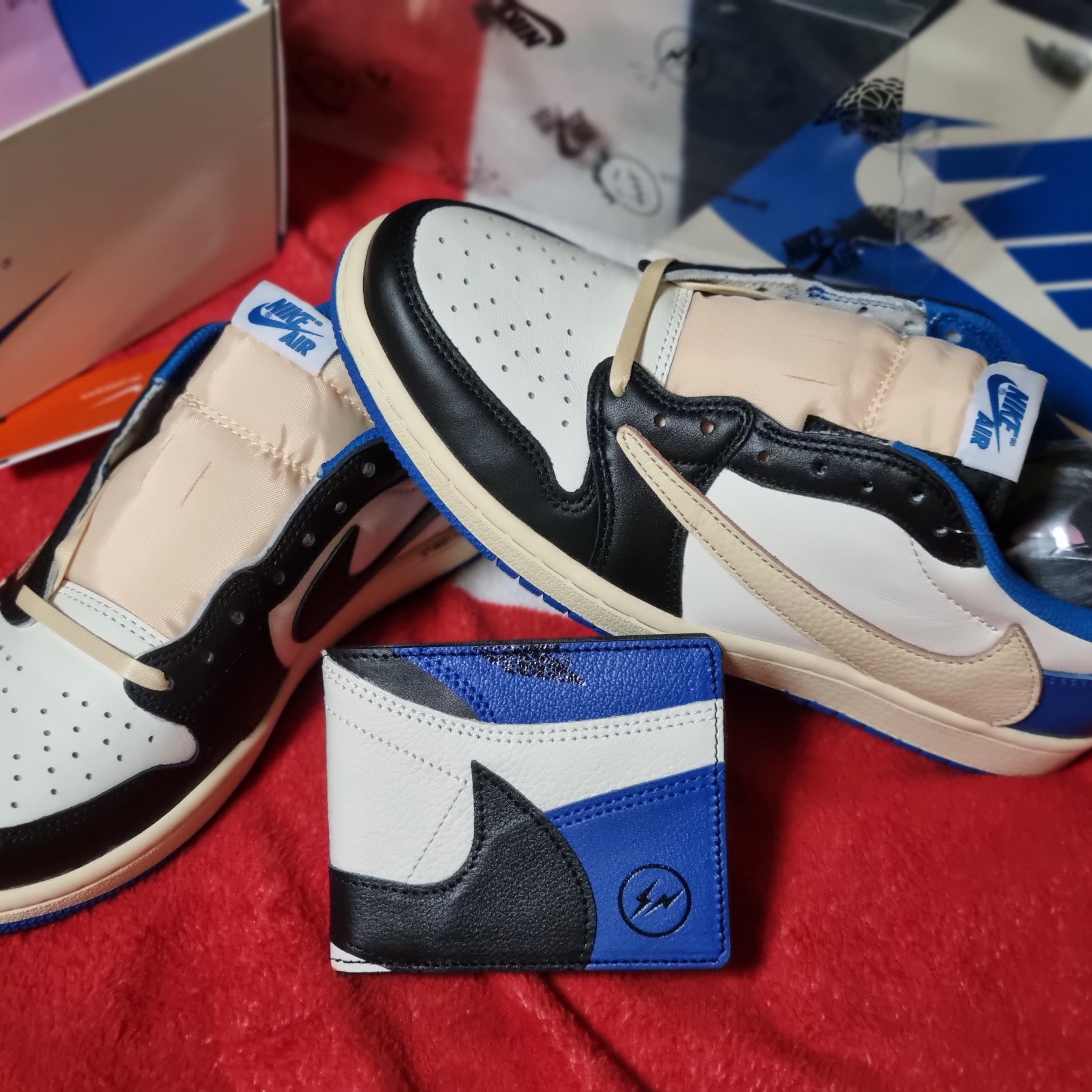 Jordan 1 x Travis Scott x Fragment Retro Low OG SP Military Blue 착용 스타일 - 1