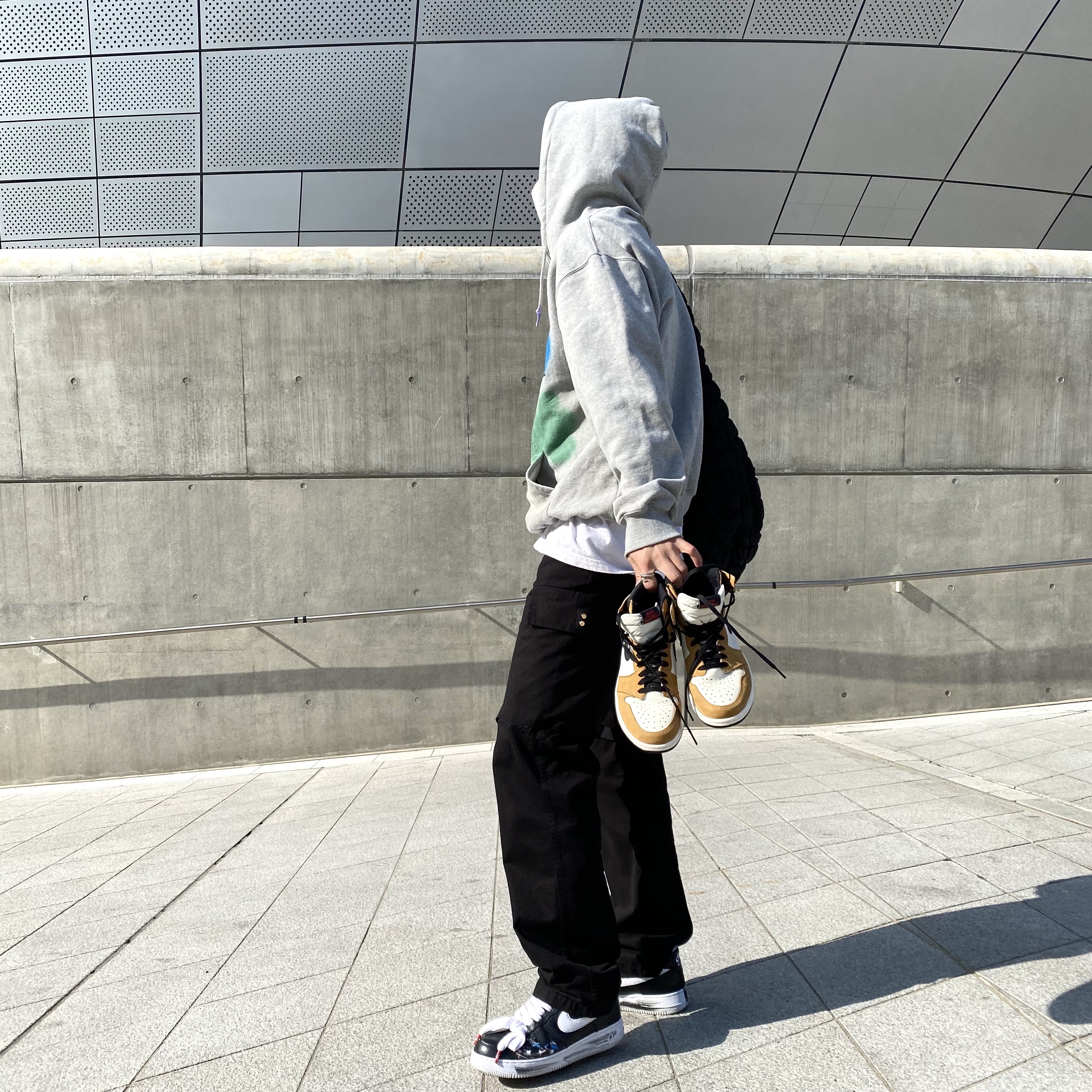 Nike x Peaceminusone Air Force 1 Low Para-Noise, Jordan 1 Retro High Rookie of the Year 착용 스타일