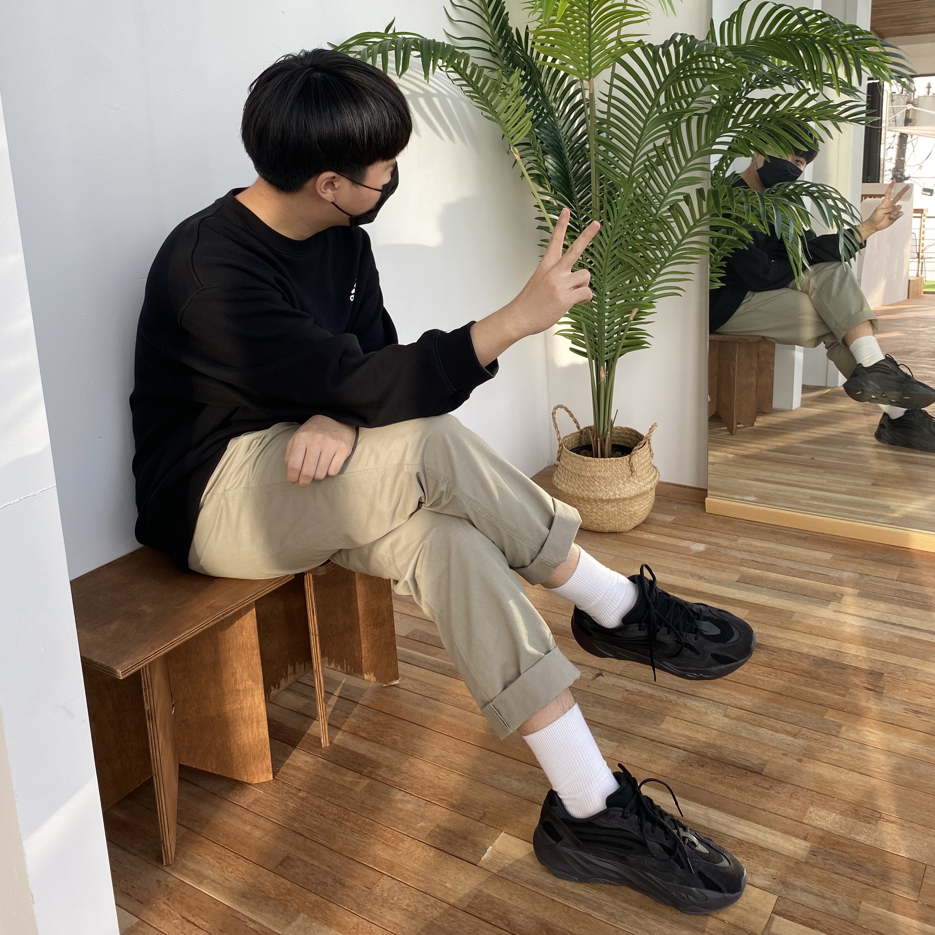Adidas Yeezy Boost 700 V2 Vanta 2019 착용 스타일