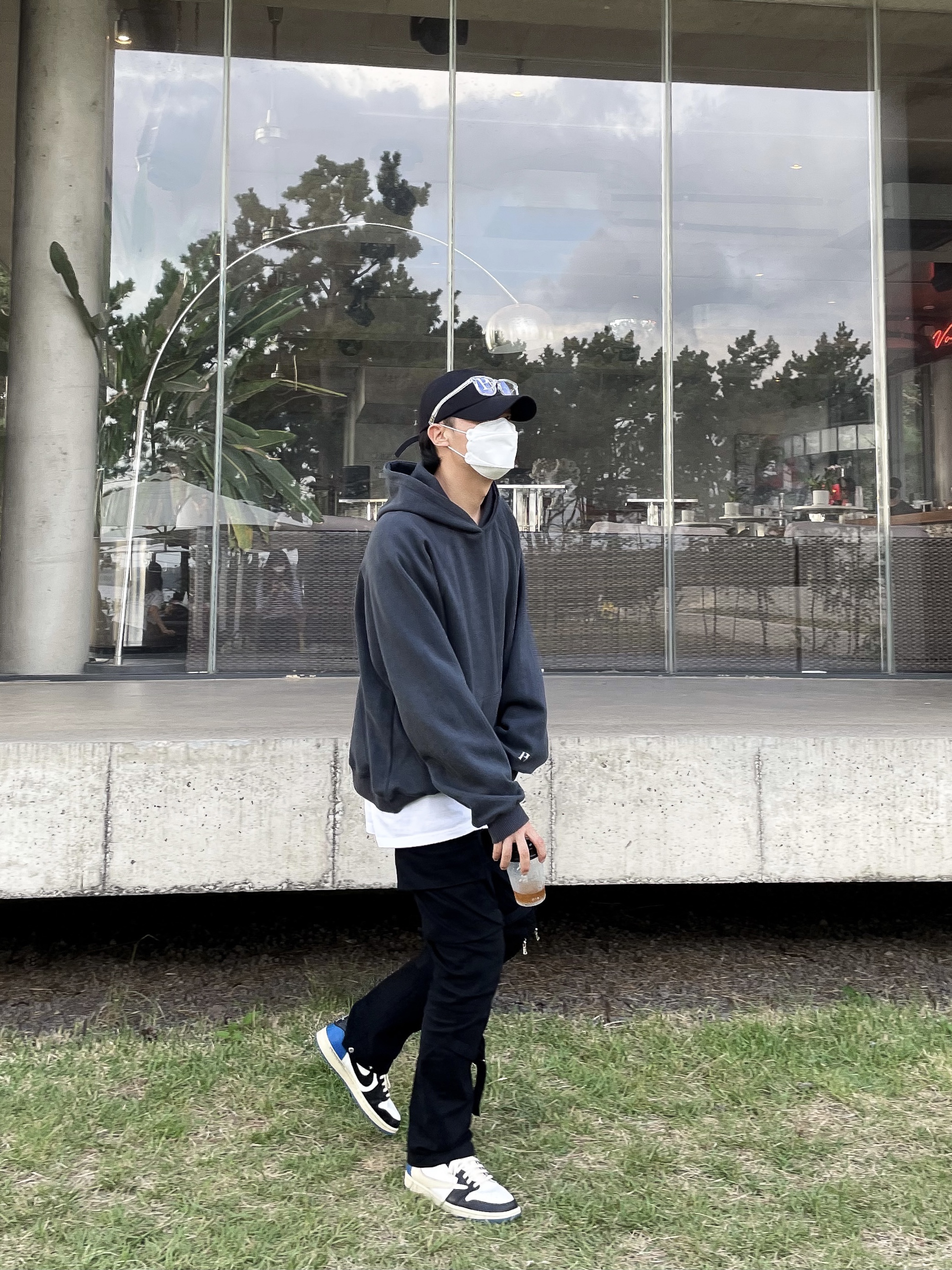 Jordan 1 x Travis Scott x Fragment Retro Low OG SP Military Blue 착용 스타일
