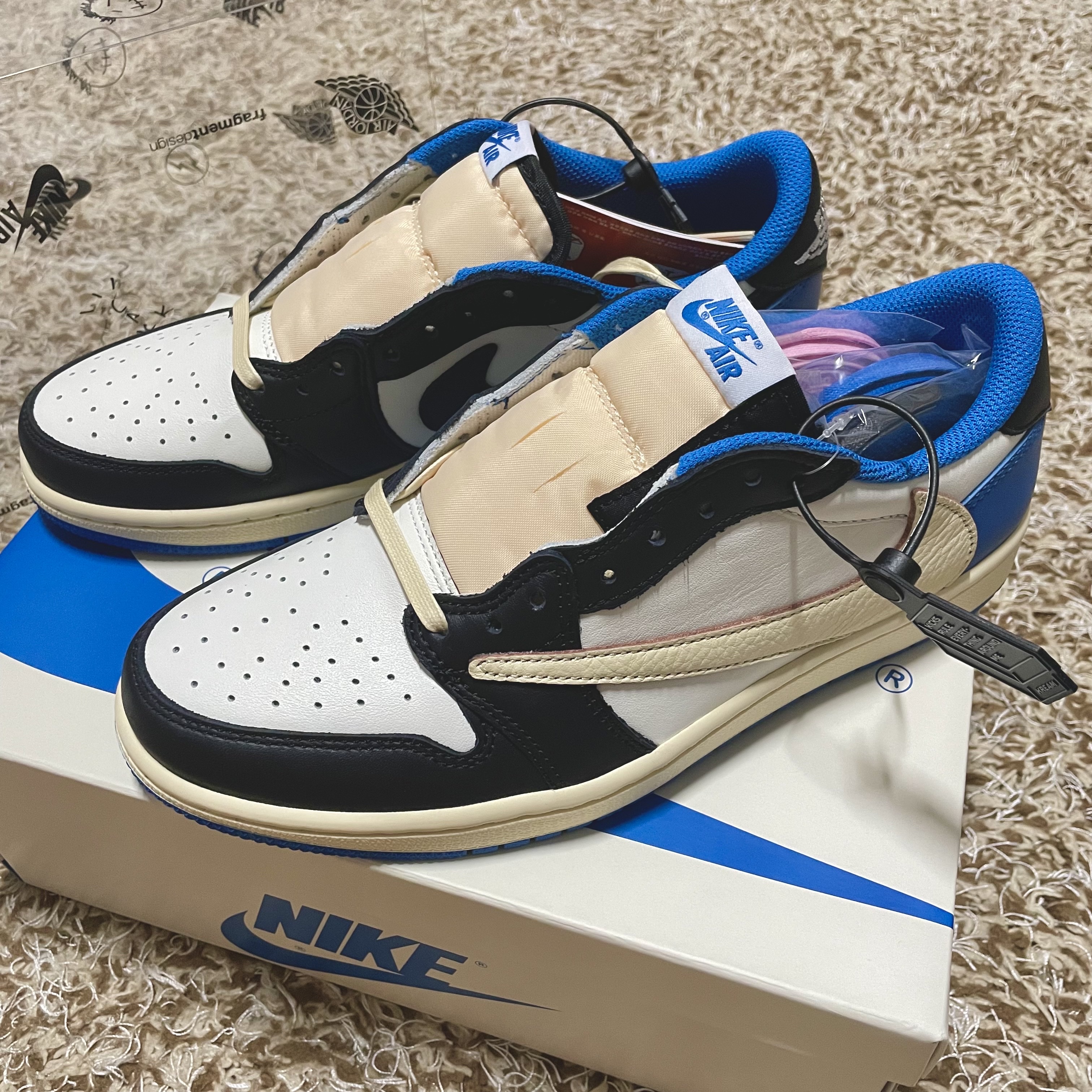 Jordan 1 x Travis Scott x Fragment Retro Low OG SP Military Blue 착용 스타일