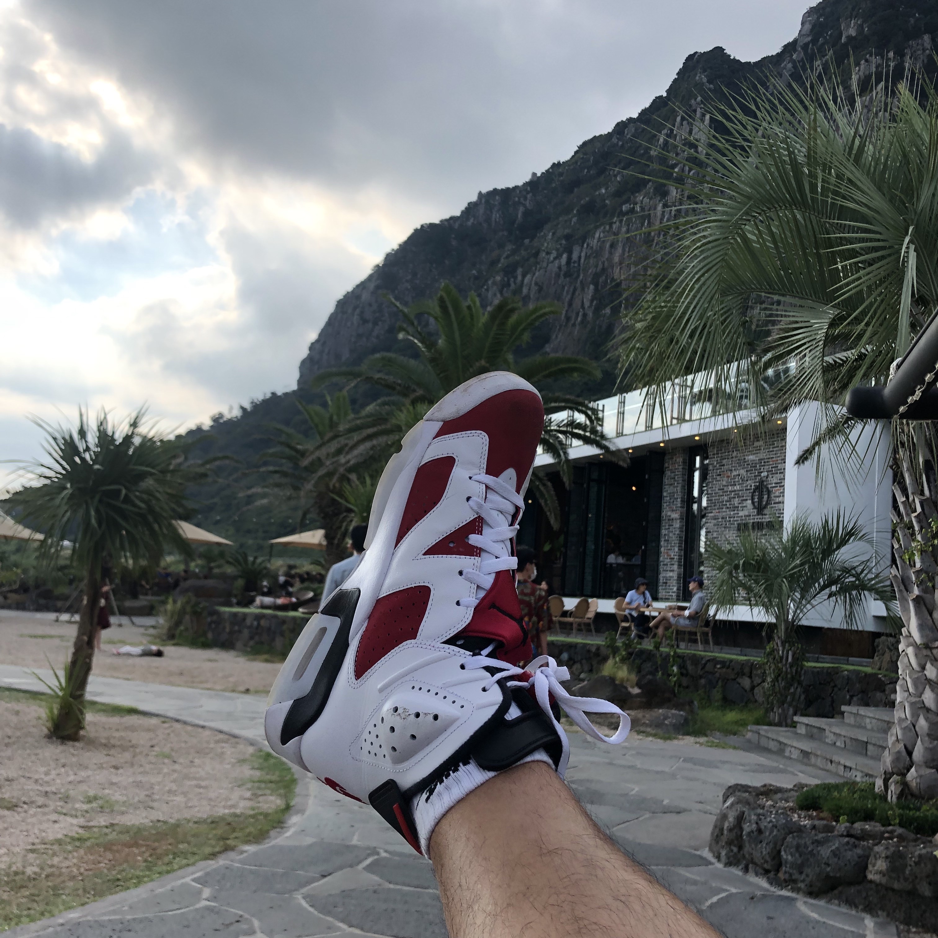 Jordan 6 Retro Carmine 2021 착용 스타일 - 2