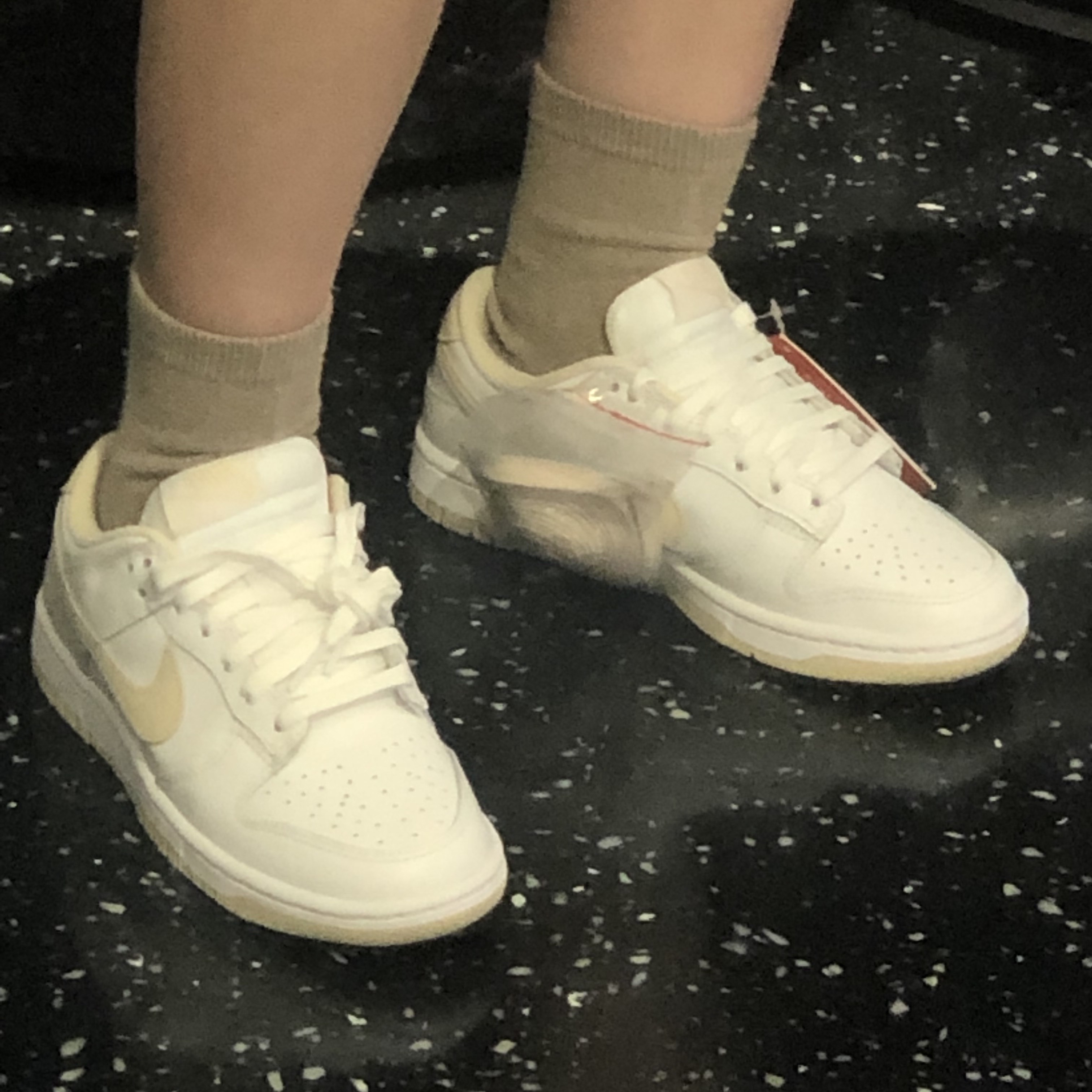 (W) Nike Dunk Low Pearl White 착용 스타일 - 2