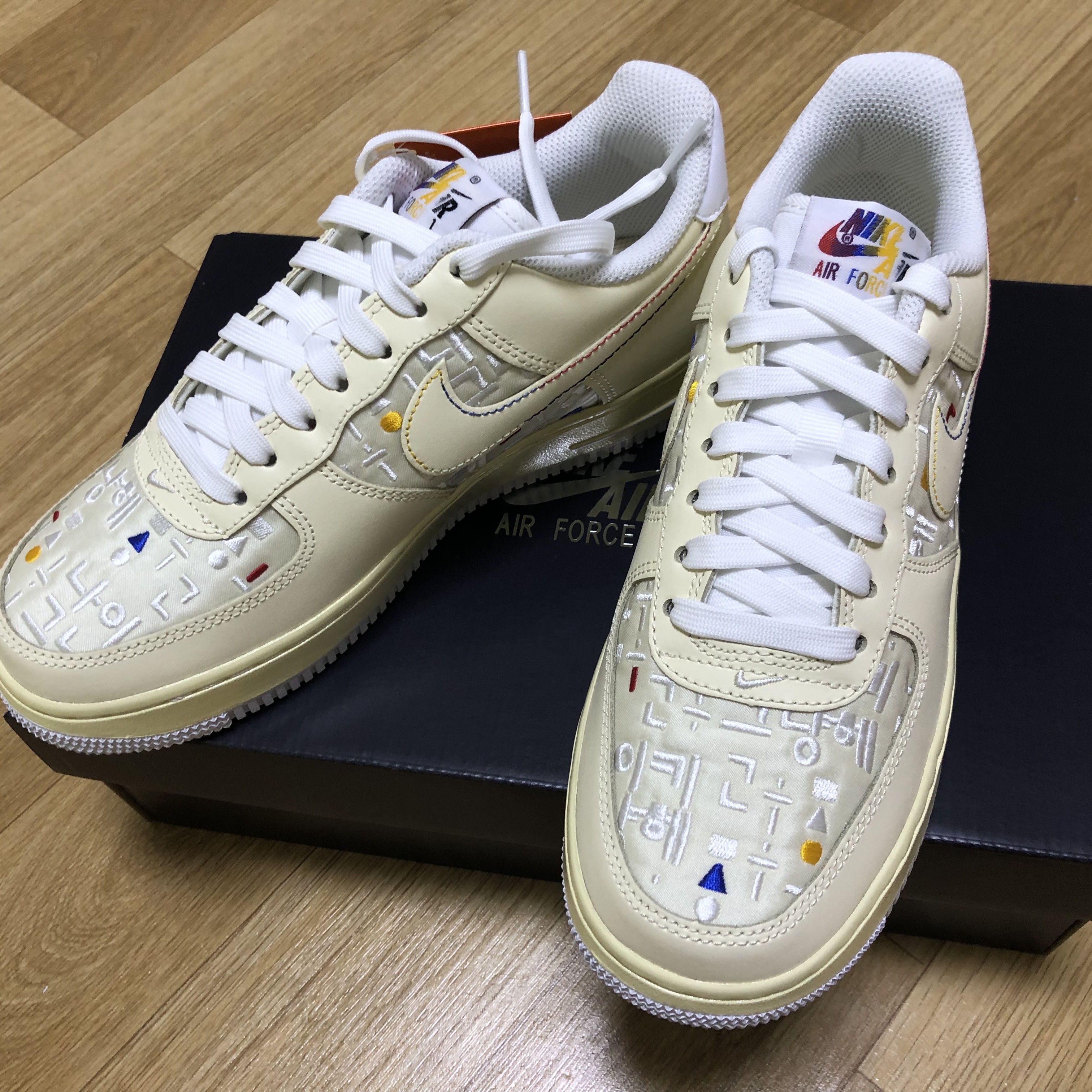 (W) Nike Air Force 1 '07 LV8 Hangul Day 착용 스타일 - 2