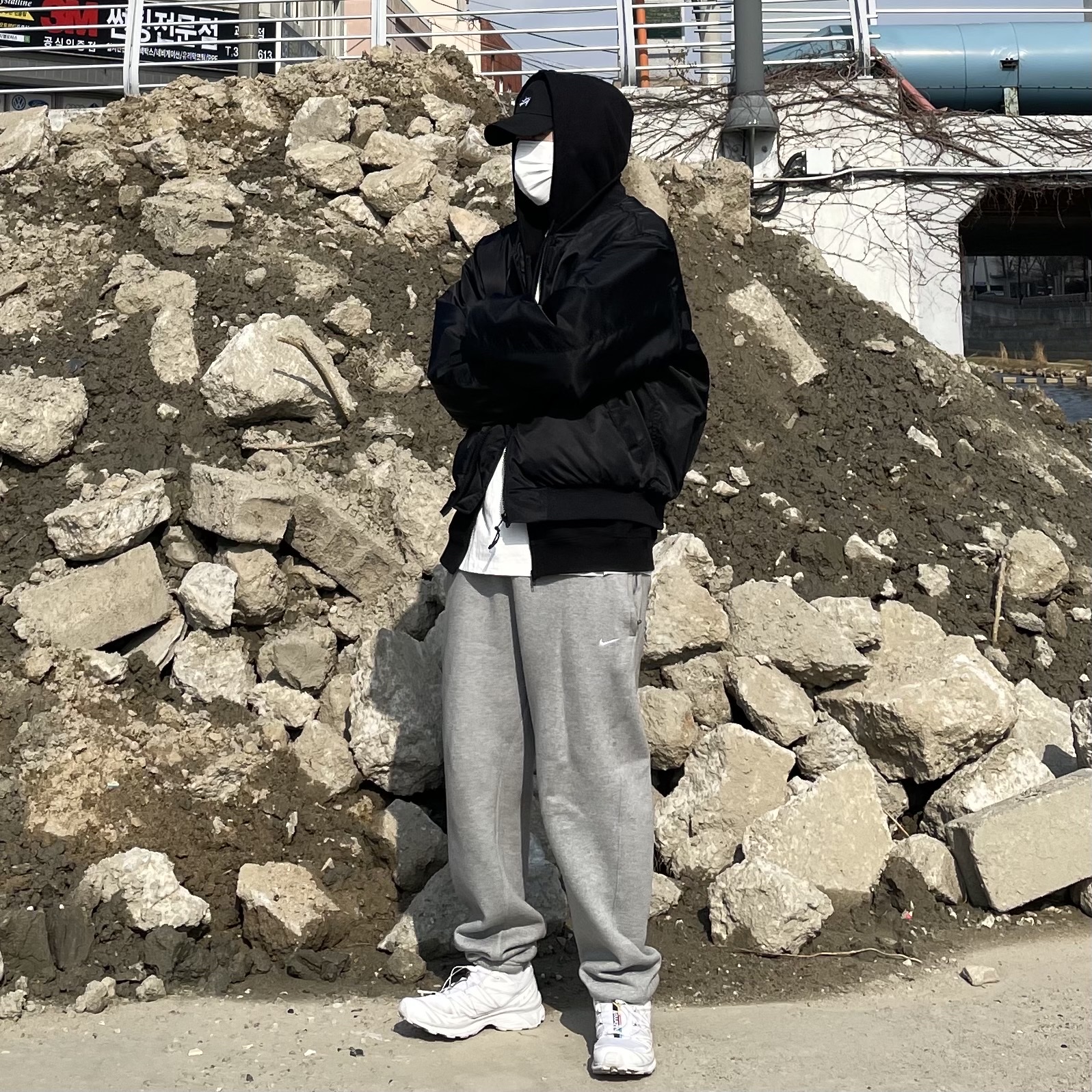 Salomon XT-6 ADV White, Nike NRG Solo Swoosh Fleece Pants Dark Grey Heather - US/EU 착용 스타일