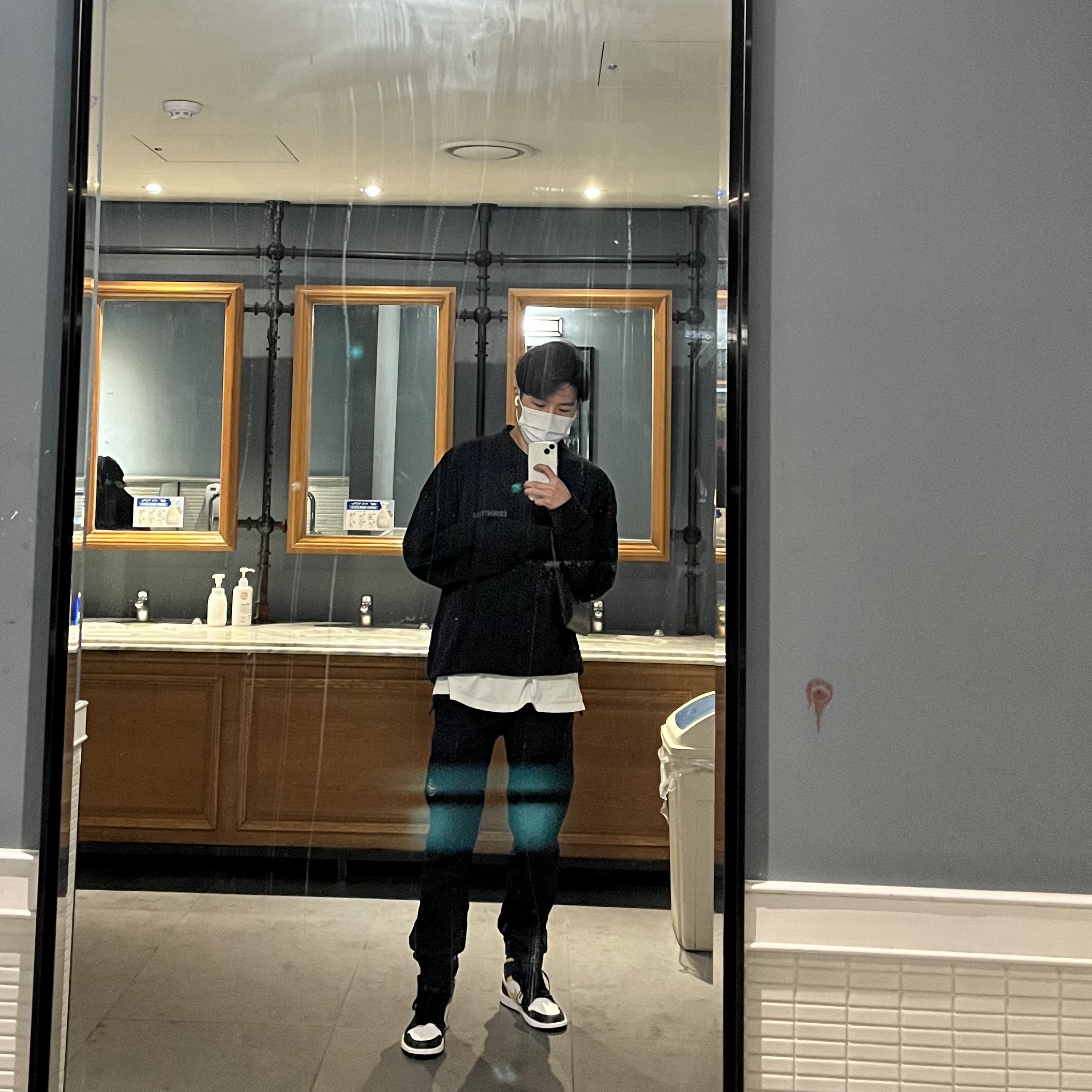 Essentials Long Sleeve Boxy Polo Black - 20FW, Stone Island 31303 Cargo Pants Black - 21SS 착용 스타일