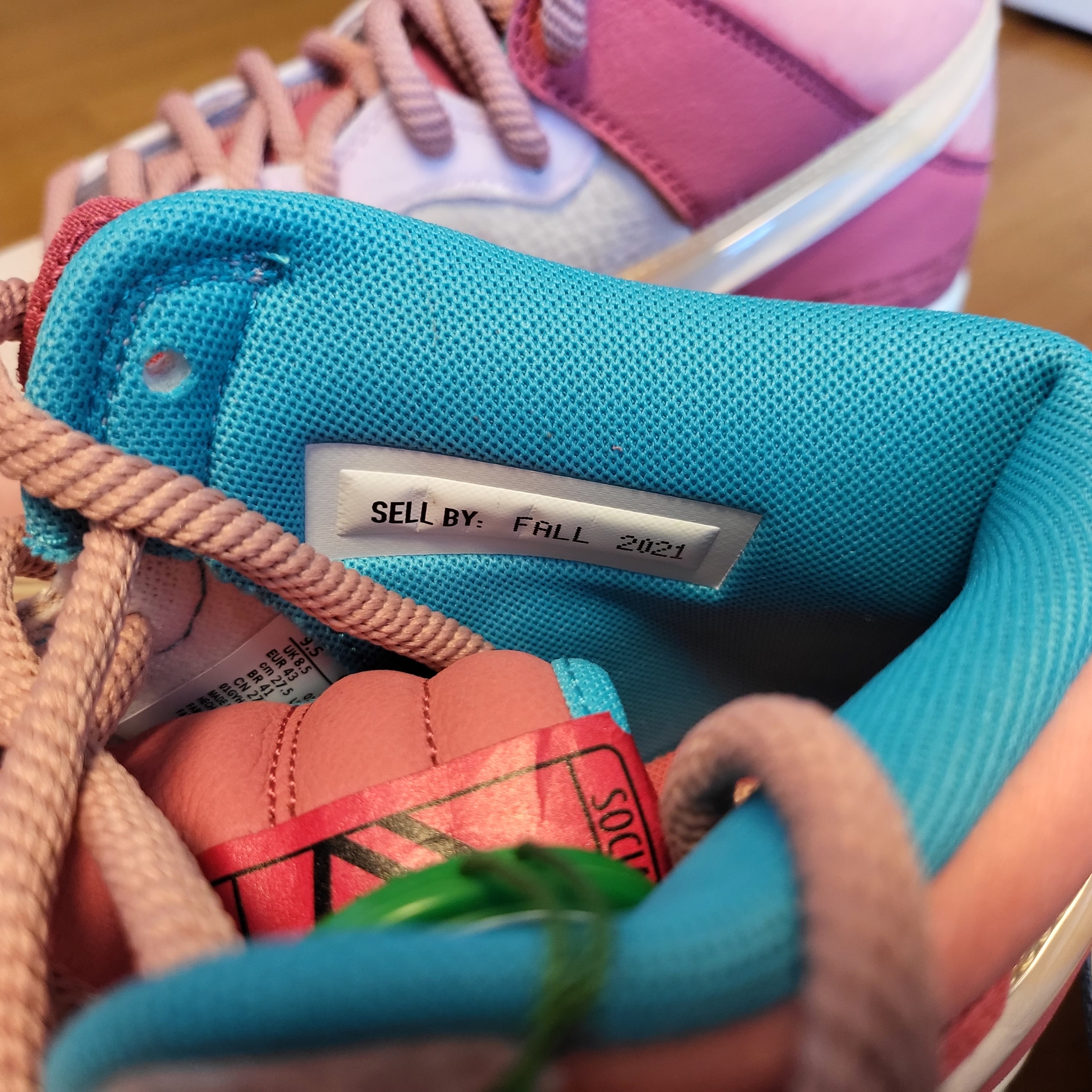 Nike x Social Status Dunk Mid Free Lunch Strawberry Milk 착용 스타일 - 5