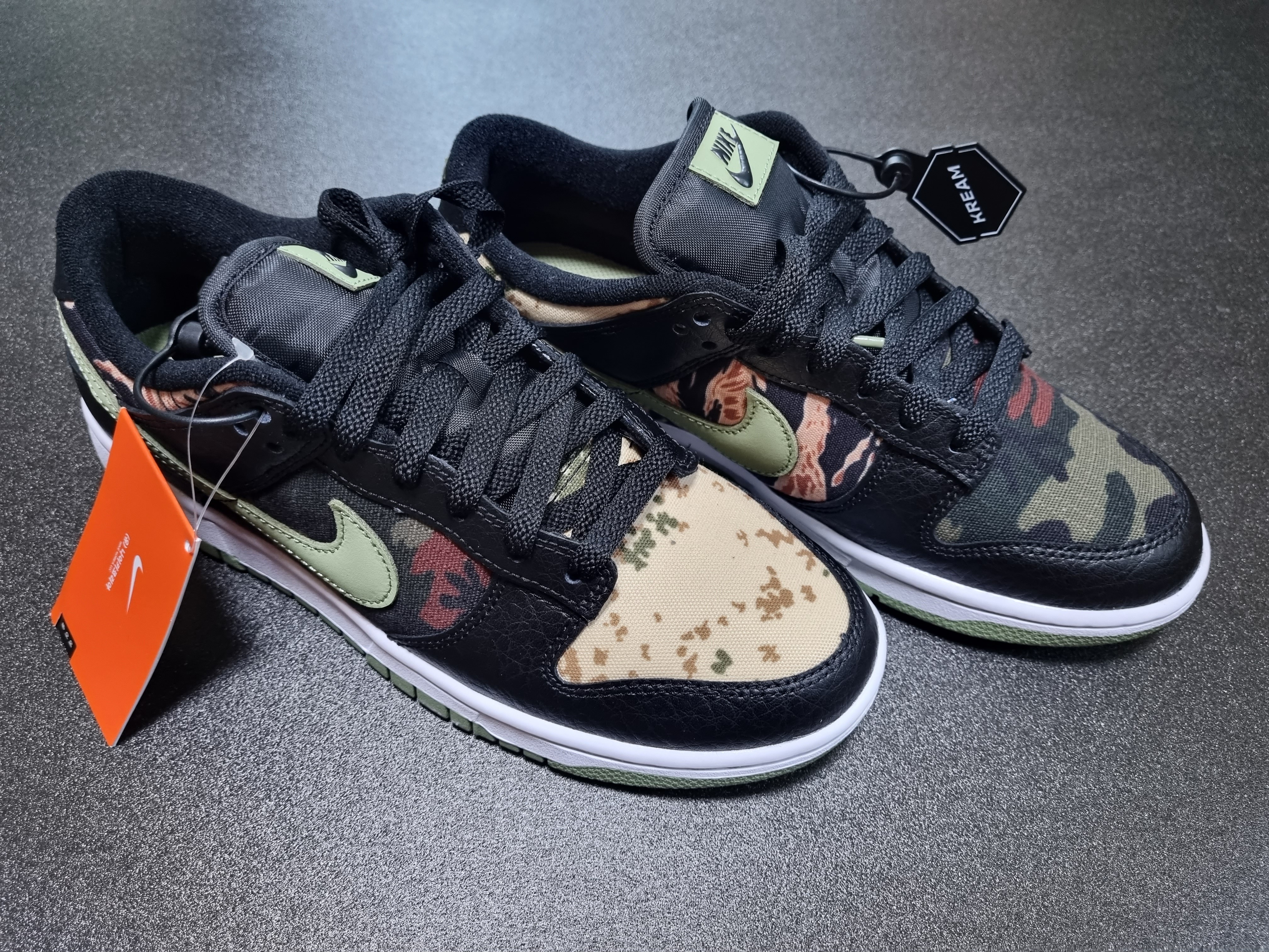 Nike Dunk Low SE Black Multi Camo 착용 스타일