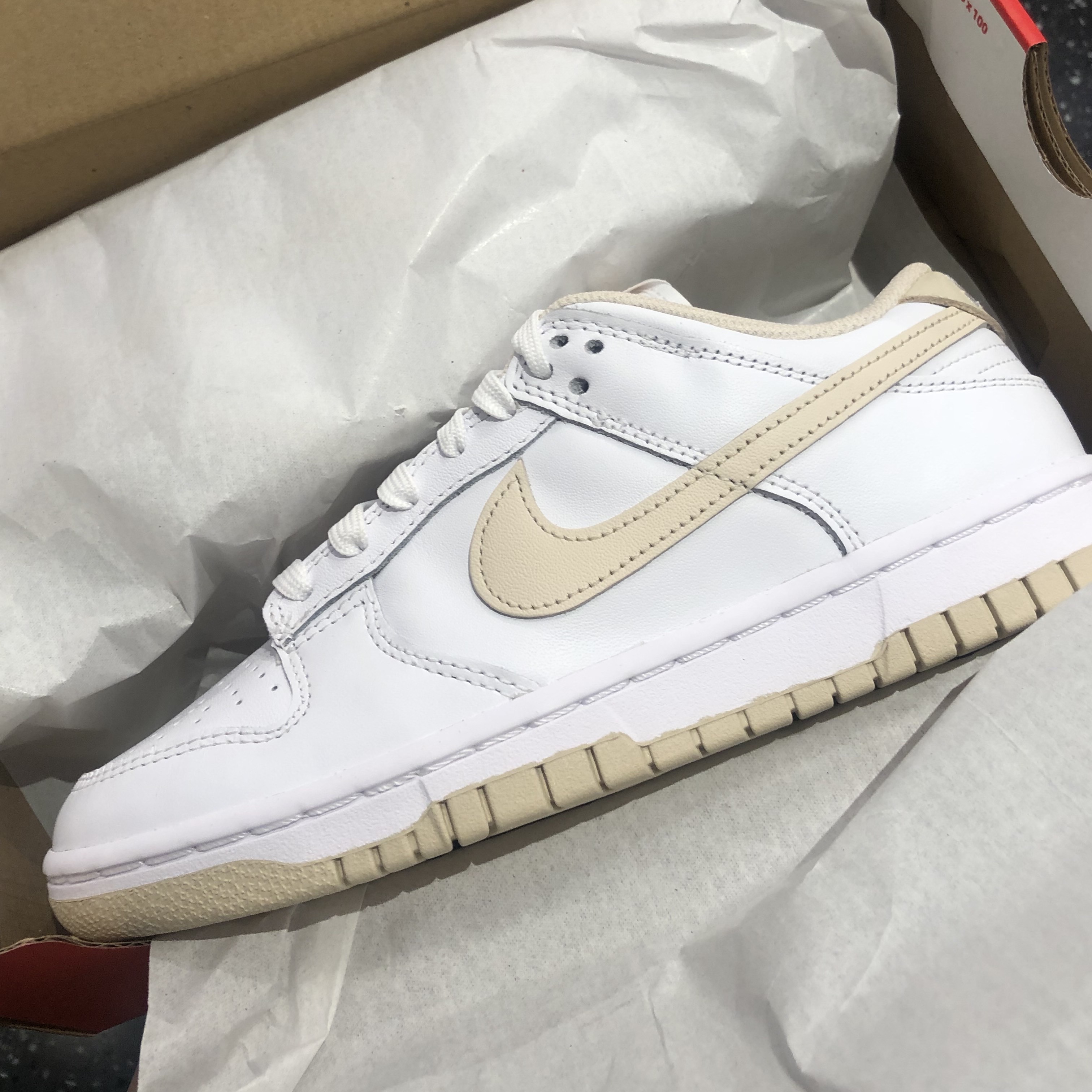 (W) Nike Dunk Low Pearl White 착용 스타일 - 1