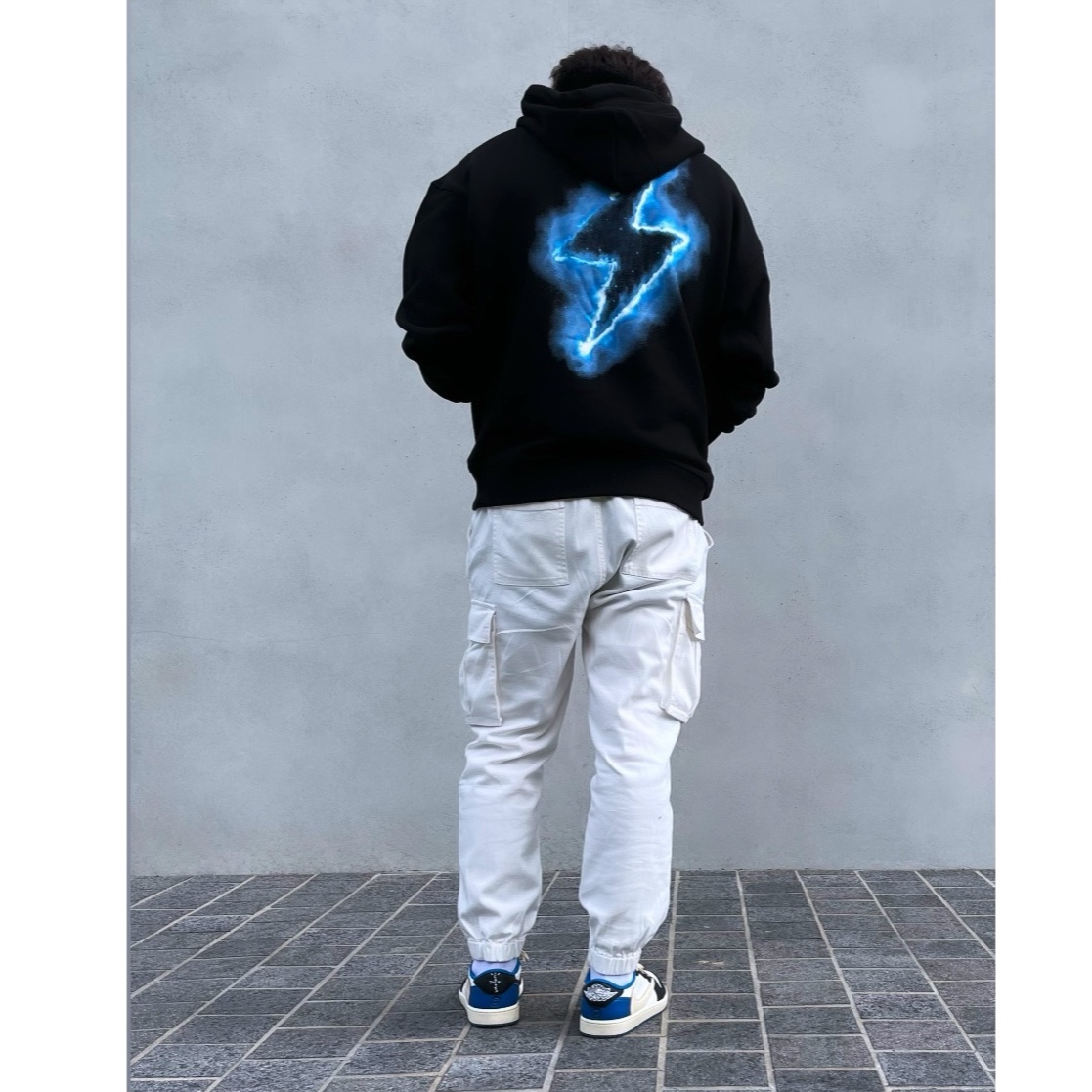 Jordan 1 x Travis Scott x Fragment Retro Low OG SP Military Blue 착용 스타일 - 1