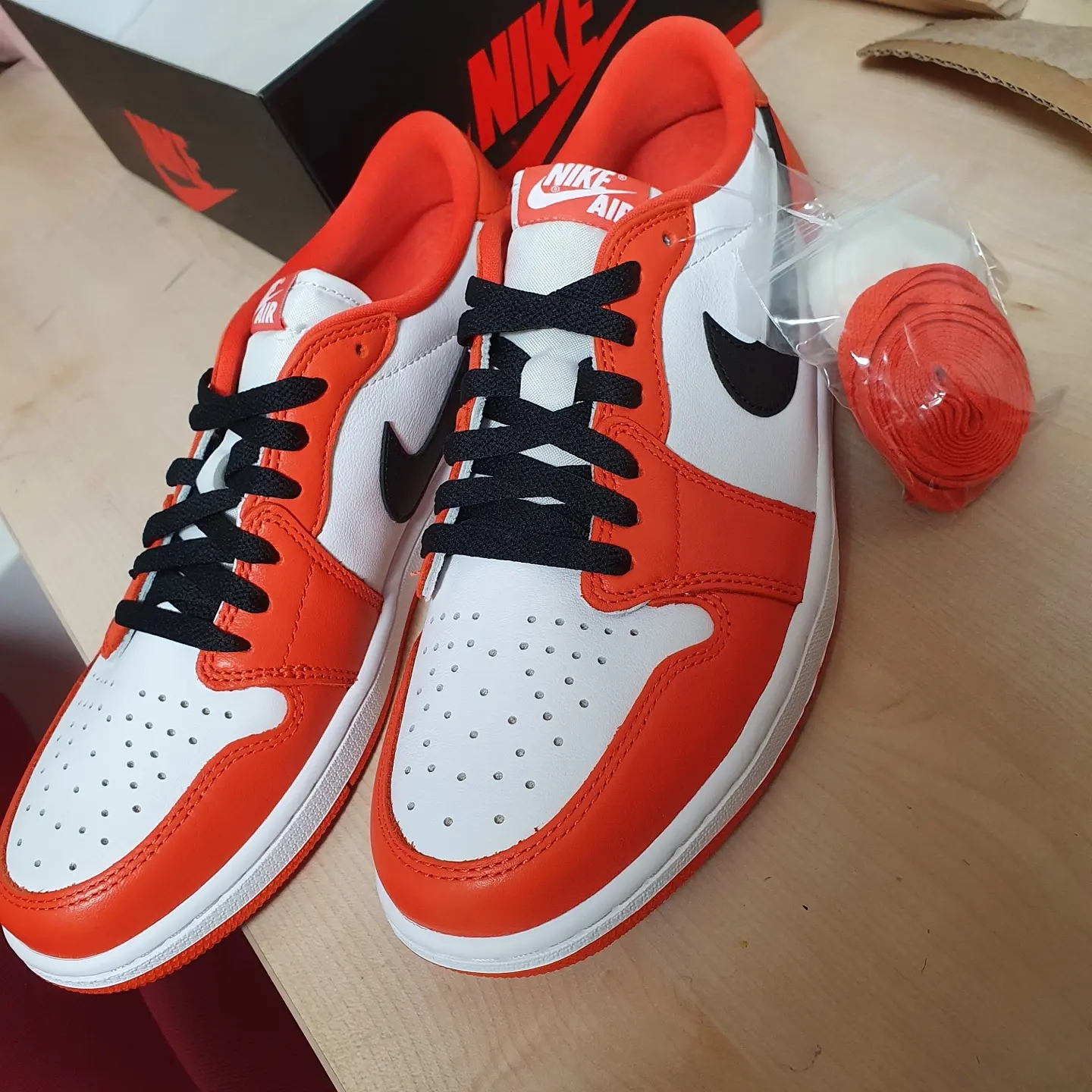 Jordan 1 Low OG Starfish 착용 스타일