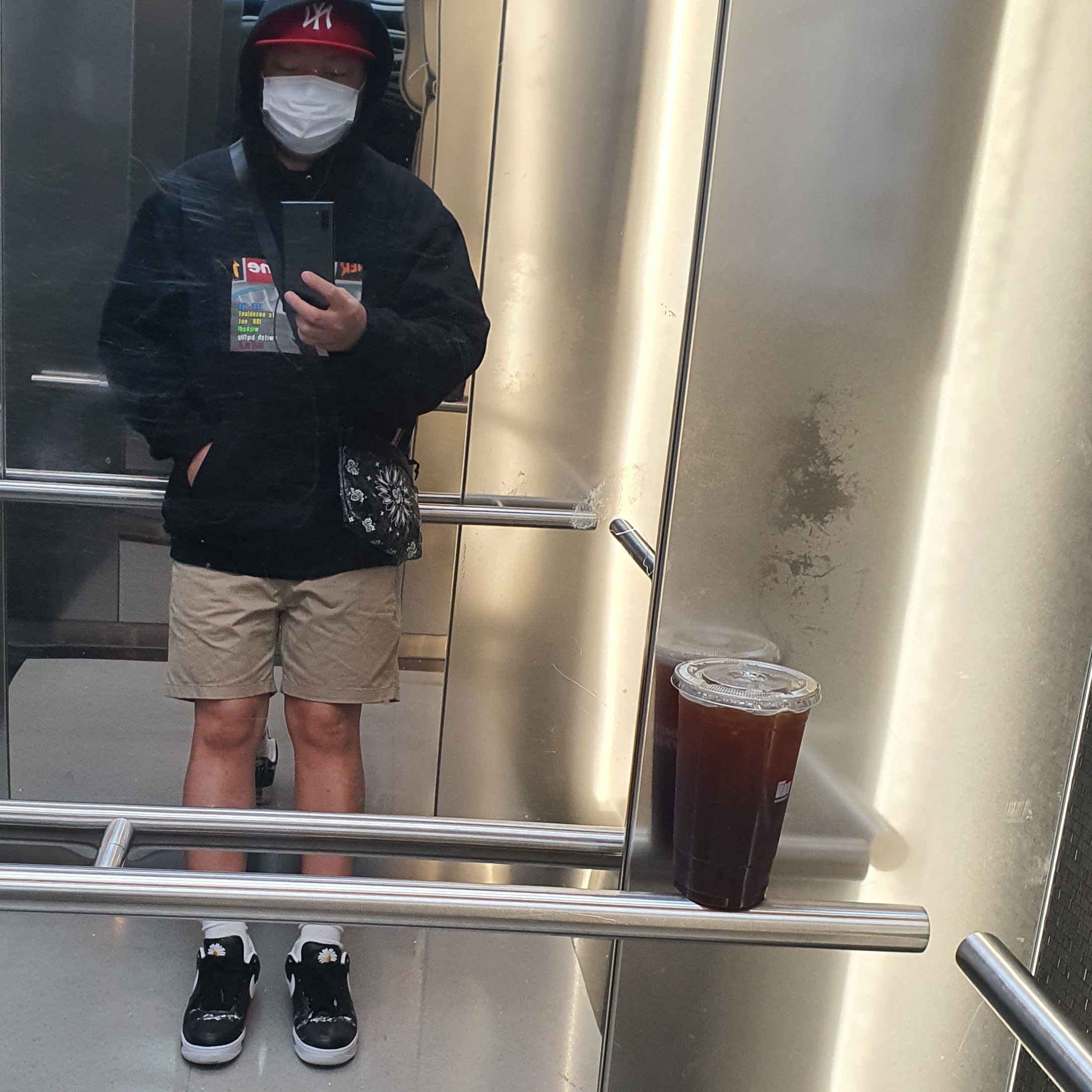Supreme x Thrasher Hooded Sweatshirt Black - 21FW, Supreme Bandana Tarp Side Bag Black - 21SS 착용 스타일