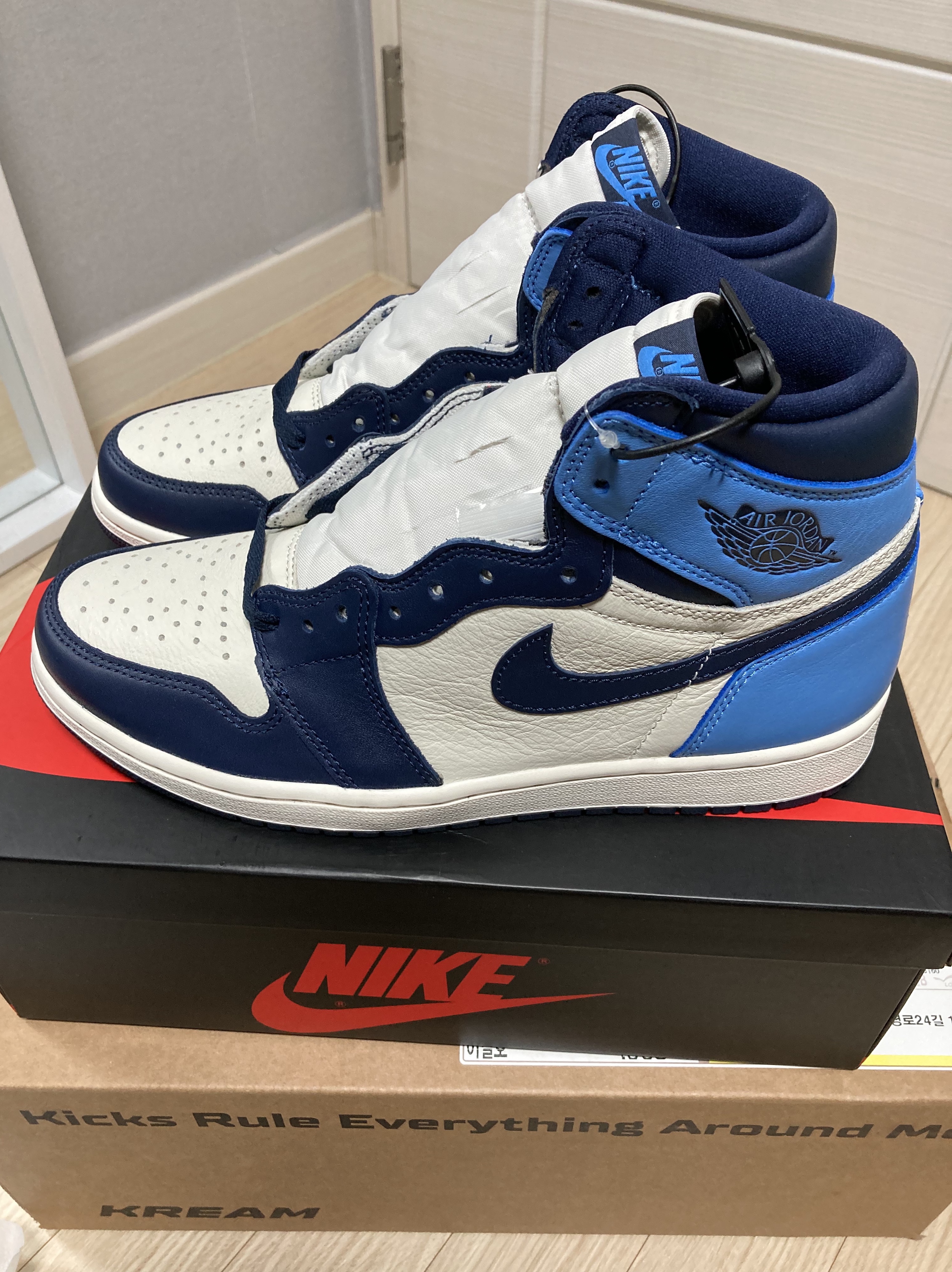 Jordan 1 Retro High Obsidian UNC, Jordan 1 Retro High OG University Blue 착용 스타일 - 1