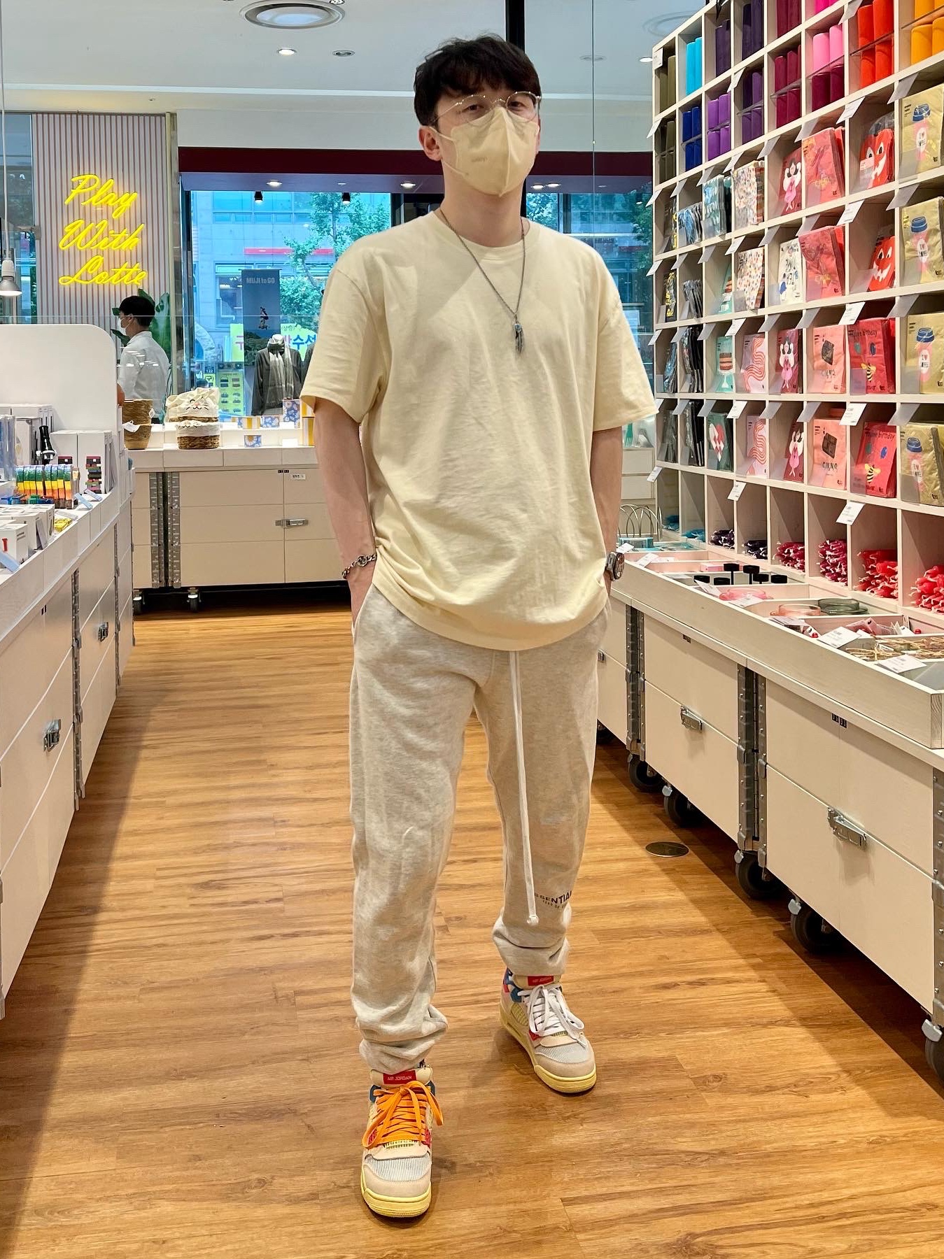 Jordan 4 x Union Retro Guava Ice, Essentials Sweatpants Oatmeal - 21SS 착용 스타일 - 2