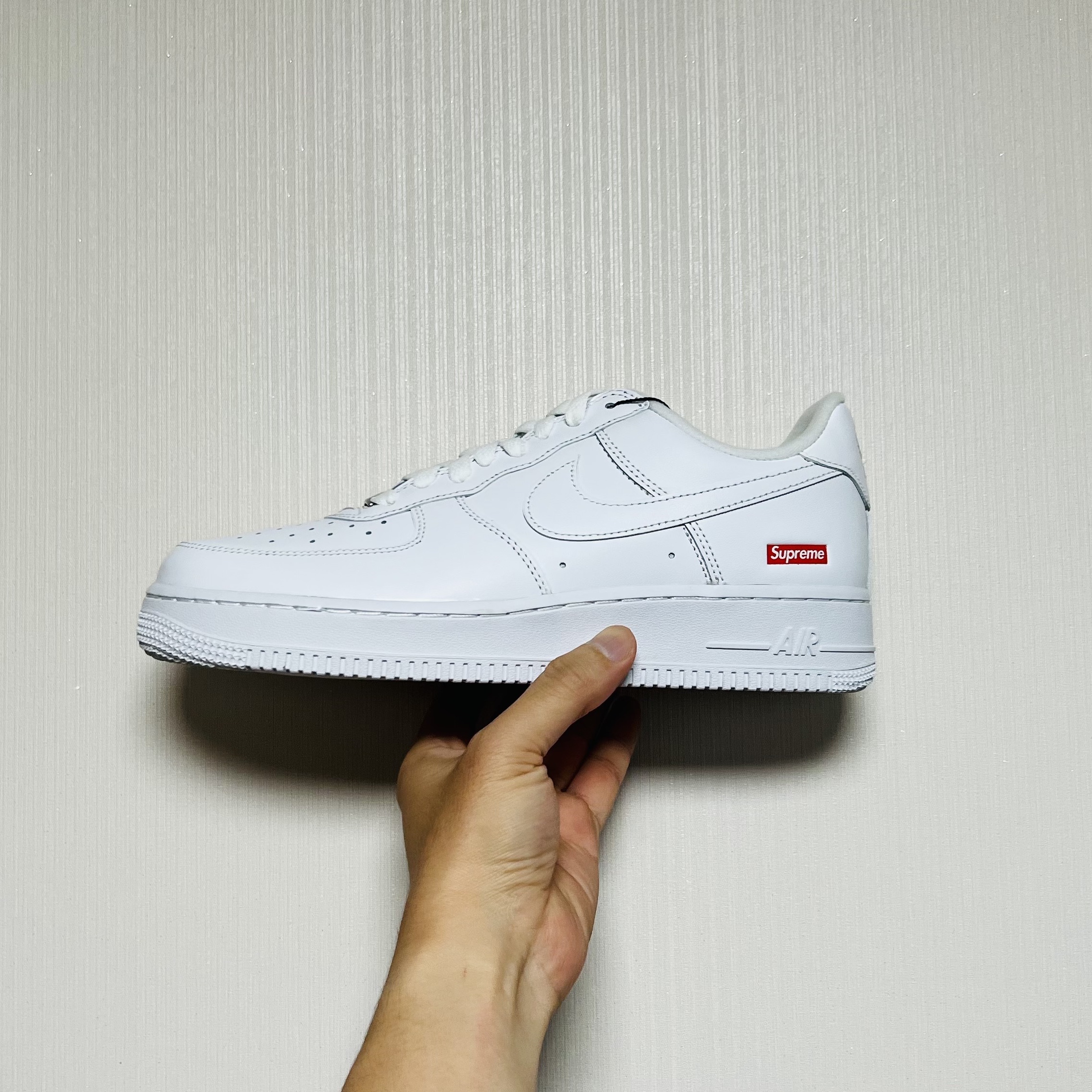 Nike x Supreme Air Force 1 Low White 착용 스타일